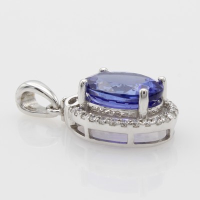 27060511a - Anhänger mit Tansanit und Brillanten, WG 750/000, 24 Brill. zus. ca. 0.13 ct Weiß/si, ...