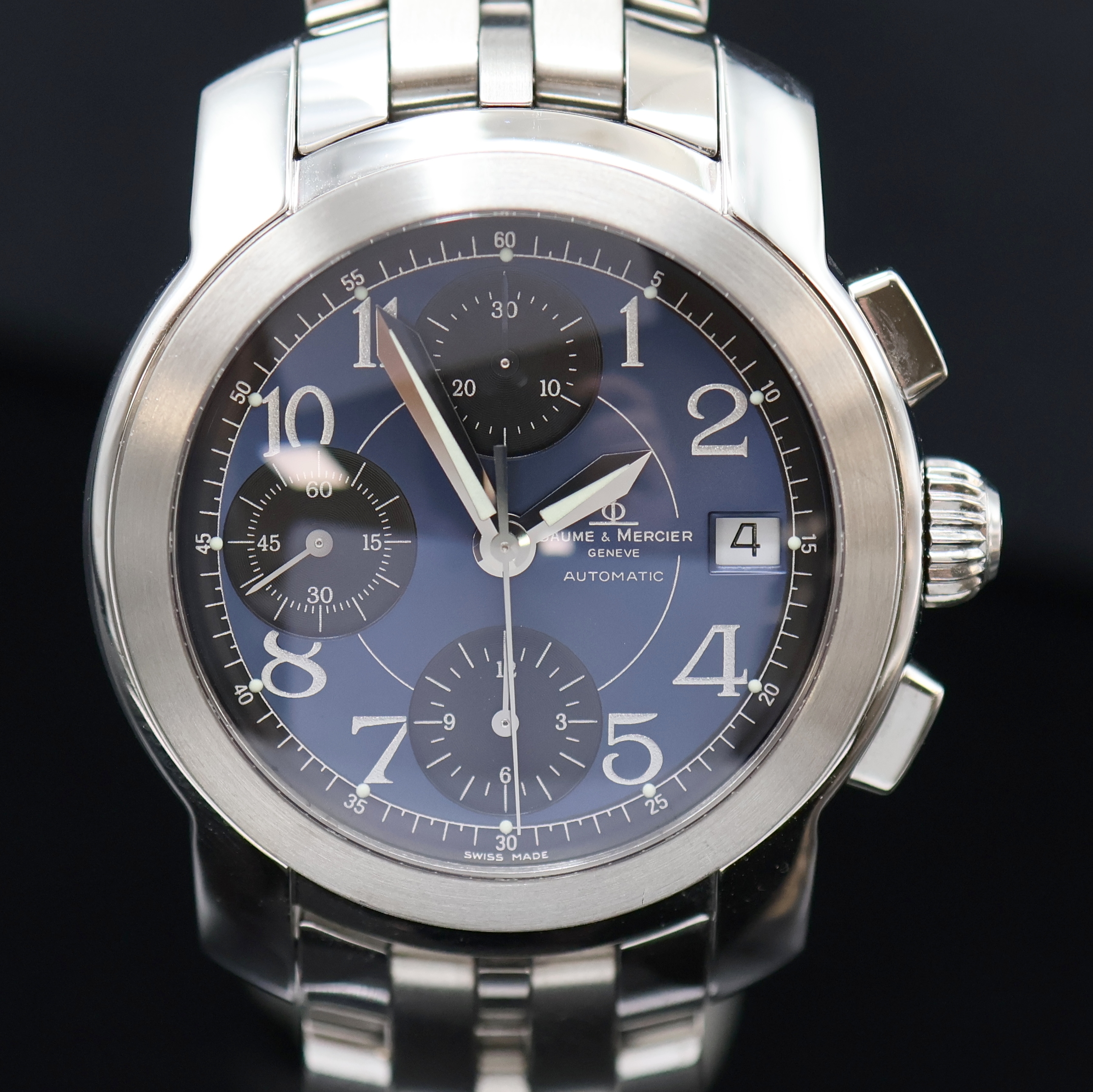 Detail b: BAUME & MERCIER Capeland Armbandchronograph in Stahl Referenz MV045216, Schweiz um 2000, Automatik, Boden u. Krone verschr., orig. Gliederband m. ...