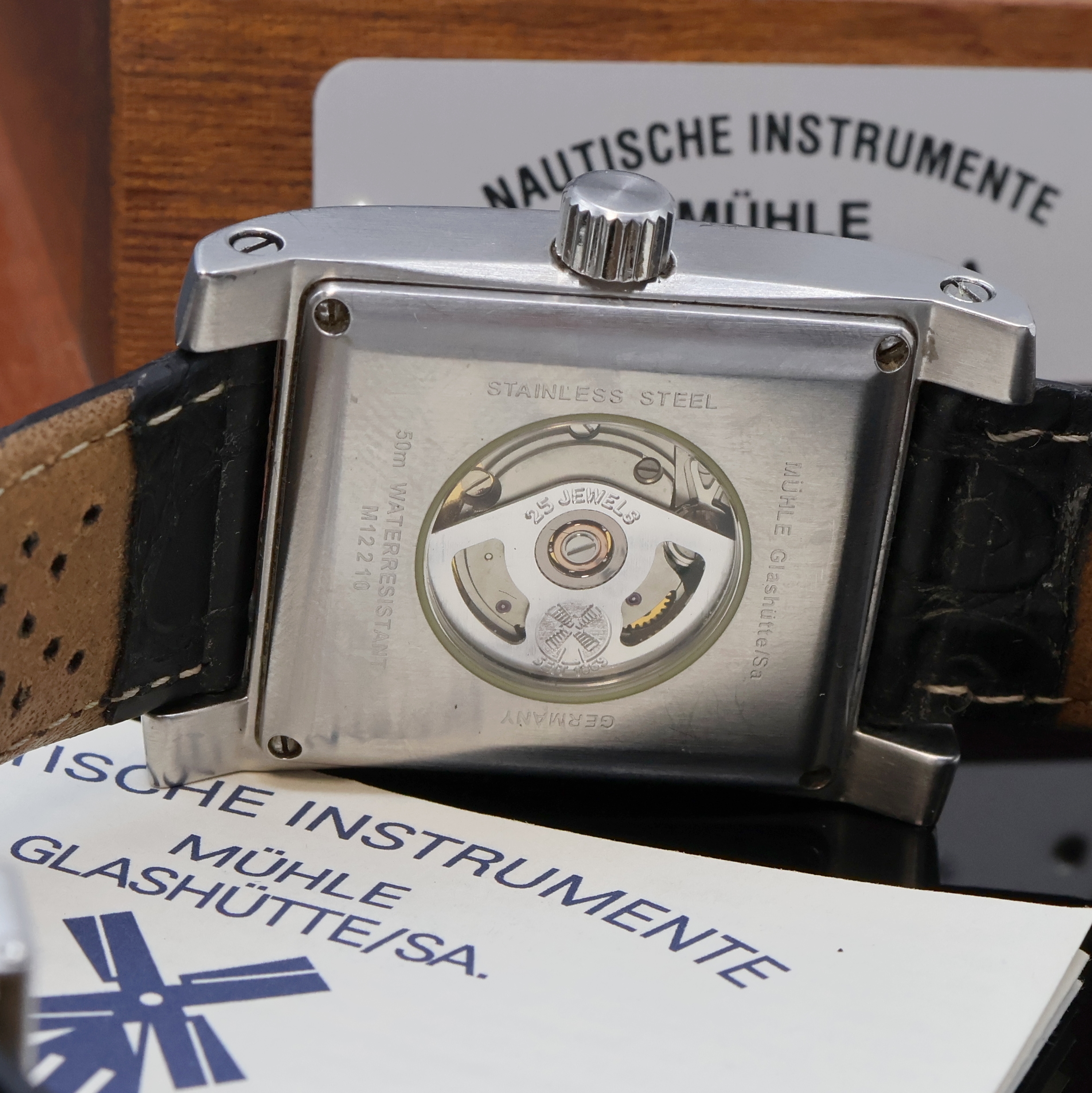 Detail d: NAUTISCHE INSTRUMENTE MÜHLE GLASHÜTTE Quadro Armbanduhr Referenz M1-22-10, Deutschland verk. lt. beil. Pap. 07/2004, Automatik, beids. vergl. Geh. ...