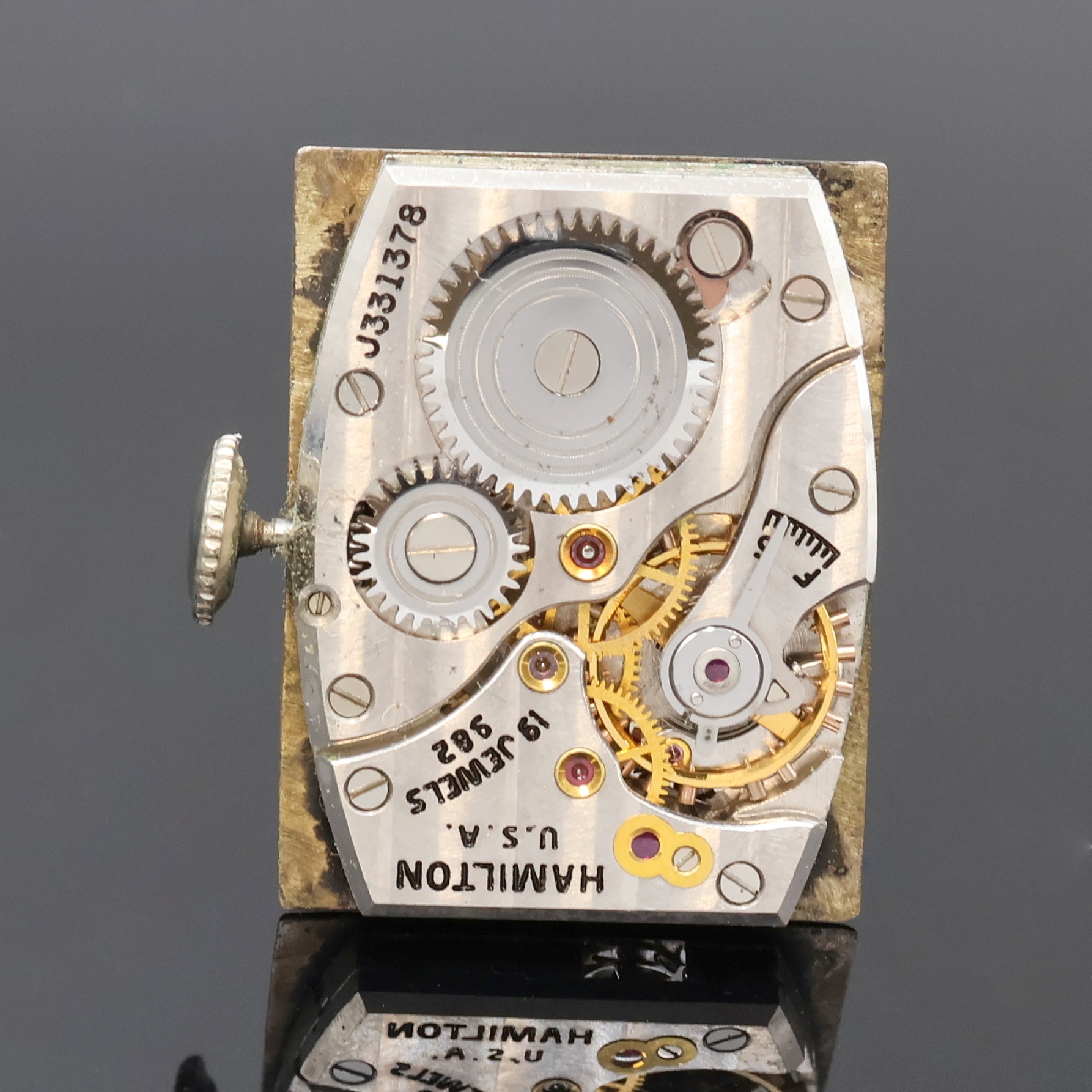 Detail d: HAMILTON Armbanduhr in Platin/Iridium, USA um 1940, Handaufzug, Boden aufgedr., silb. Zifferbl. rest./pat., Diamant-Ind., gebl. Zeiger, kl. Sek. b. ...