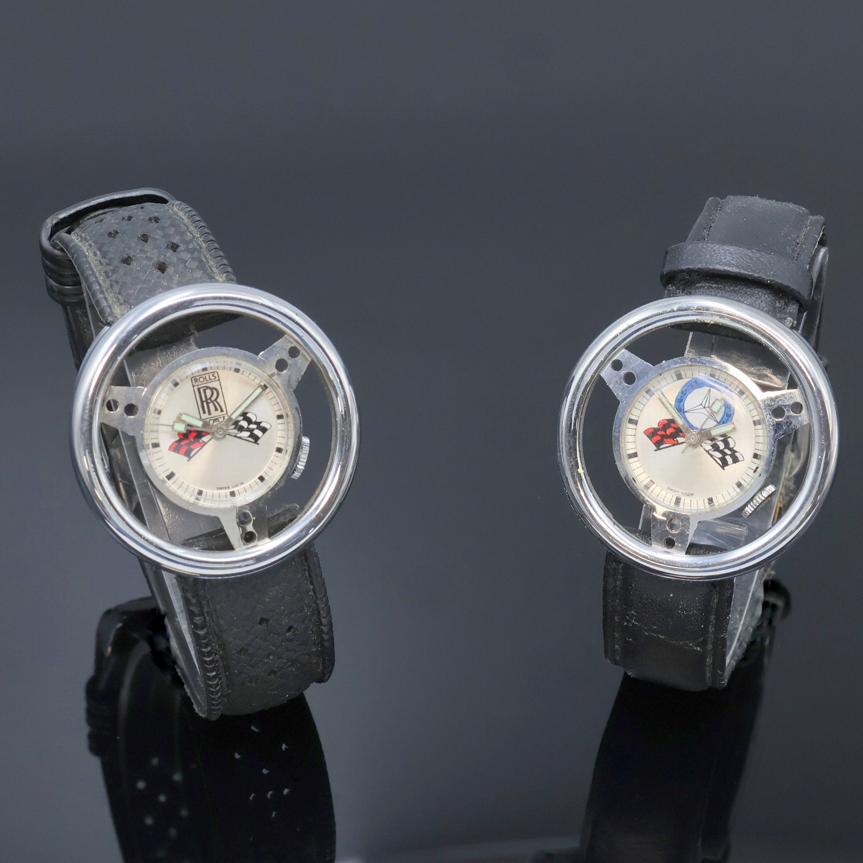 Image 27060918 - 2 Armbanduhren in Form eines Lenkrades, Schweiz 1960er Jahre, Handaufzug, verchromte ...