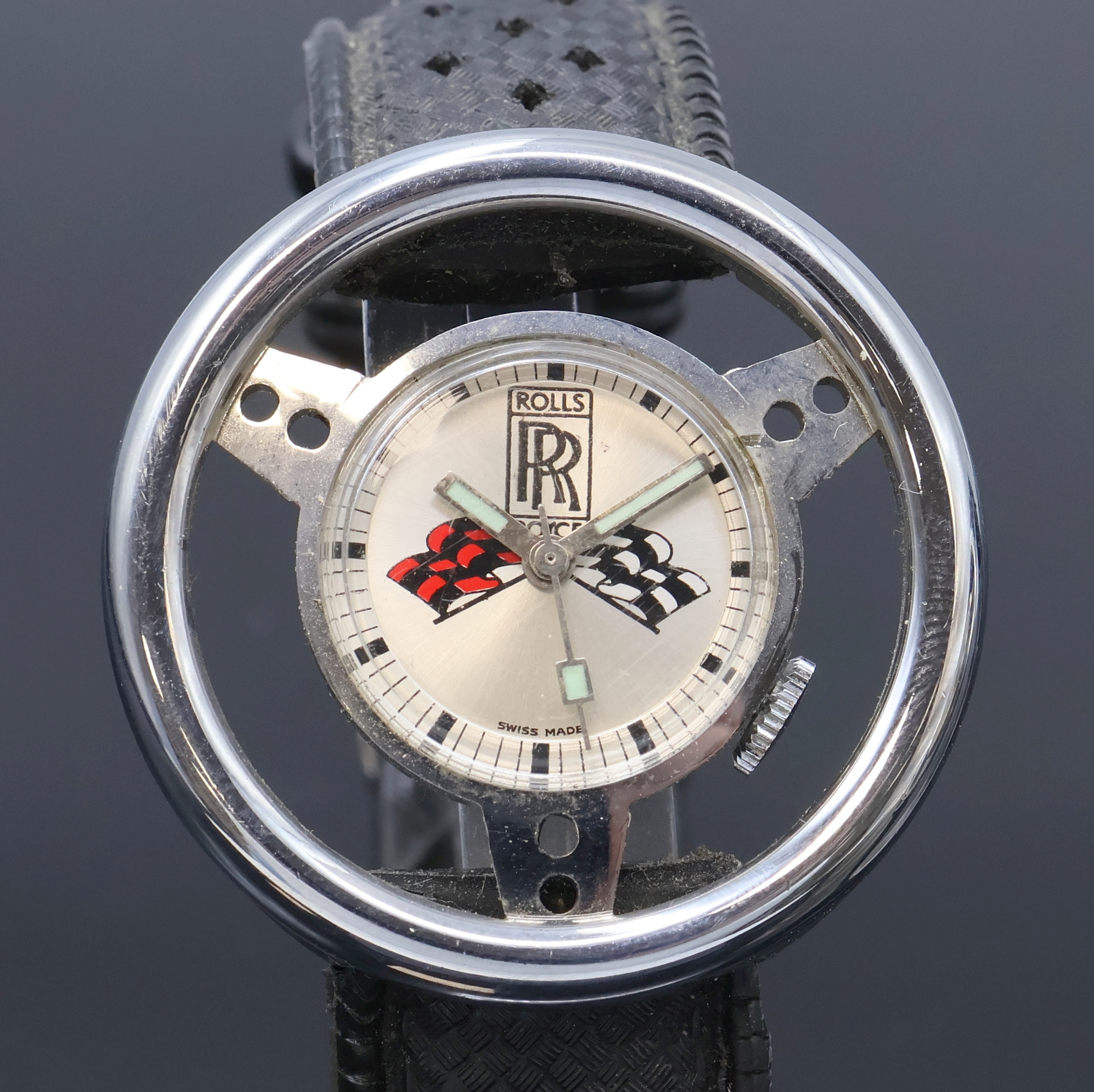 Detail a: 2 Armbanduhren in Form eines Lenkrades, Schweiz 1960er Jahre, Handaufzug, verchromte stilisierte Gehäuse, silb. Zifferbl. bezeichnet Mercedes Benz ...