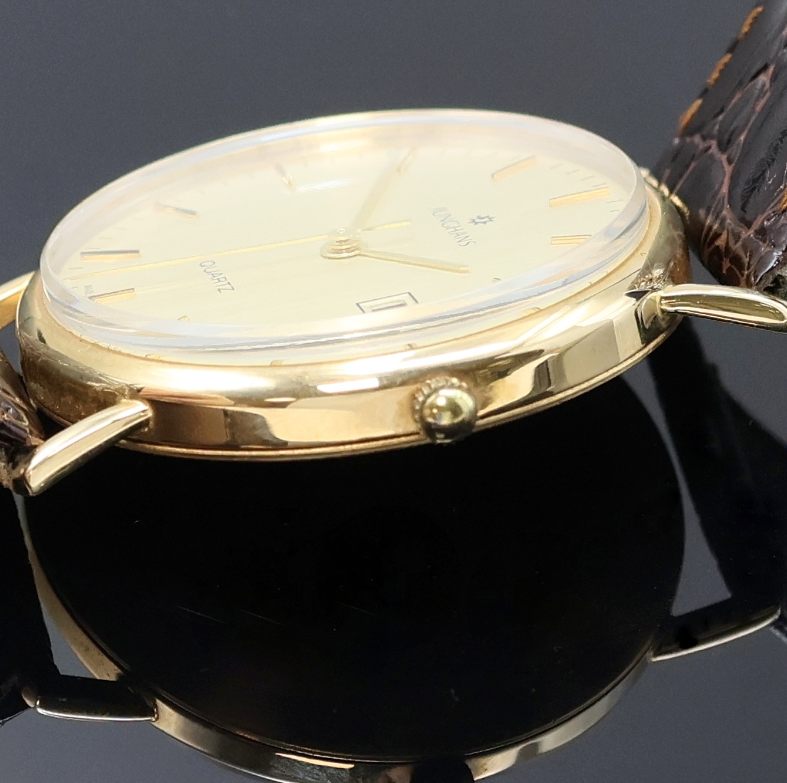 Detail b: JUNGHANS Armbanduhr in GG 585/000 Referenz 22.9801, Deutschland um 2000, quarz, 2-teil. Geh., Boden m. Jubiläumsgravur aufgedr., gold. Zifferbl., ...