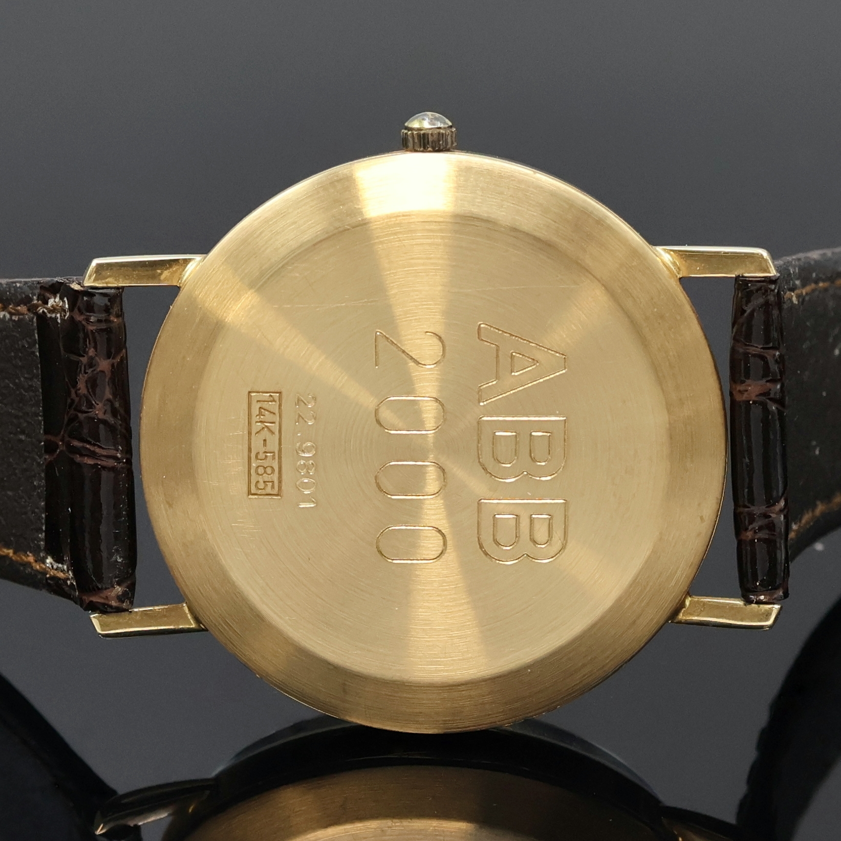Detail c: JUNGHANS Armbanduhr in GG 585/000 Referenz 22.9801, Deutschland um 2000, quarz, 2-teil. Geh., Boden m. Jubiläumsgravur aufgedr., gold. Zifferbl., ...