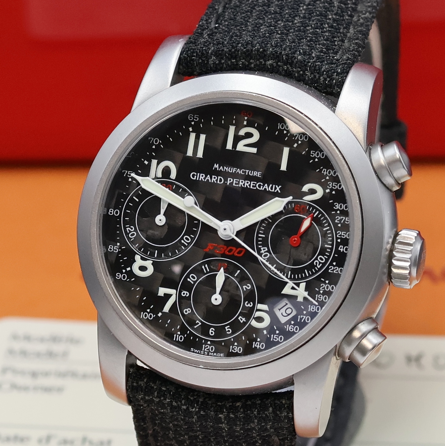 Detail a: GIRARD PERREGAUX Ferrari Herrenarmbanduhr mit Chronograph Referenz 8020, Automatik, Edelstahlgeh. inkl. orig. Leder-/Textilband m. orig. Dornschl., ...