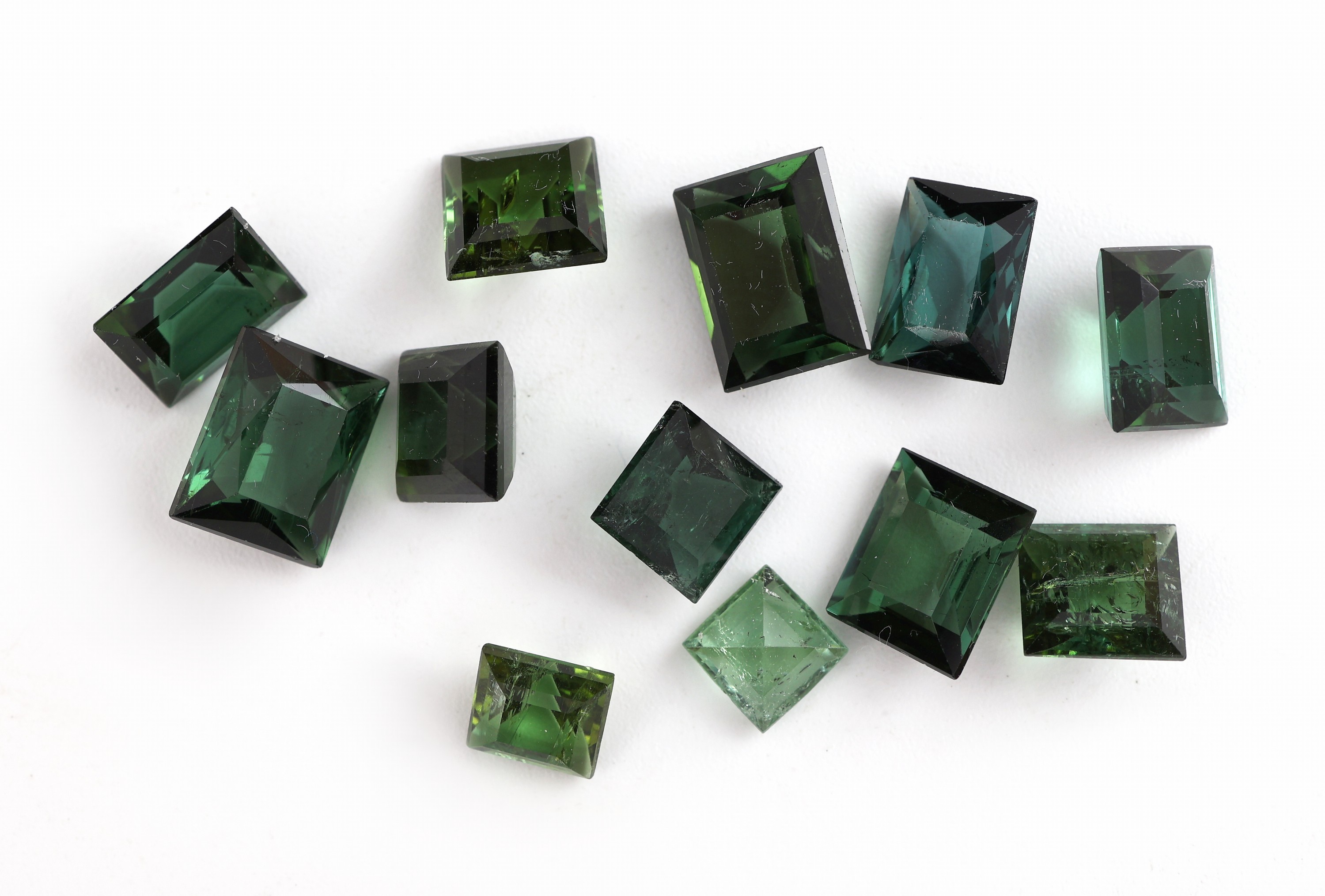 Image 27060944 - Lot 12 lose facett. Turmaline zus. ca. 12.80 ct, in versch. Größen, Formen und ...
