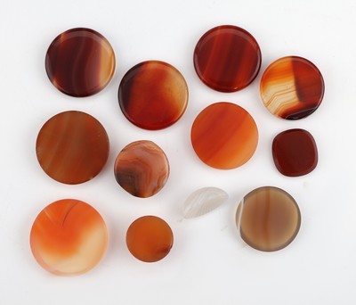 27060996a - Lot 12 lose Achate zus. ca. 133.30 ct, in versch. Formen und Farben, u.a. Streifenachat ...