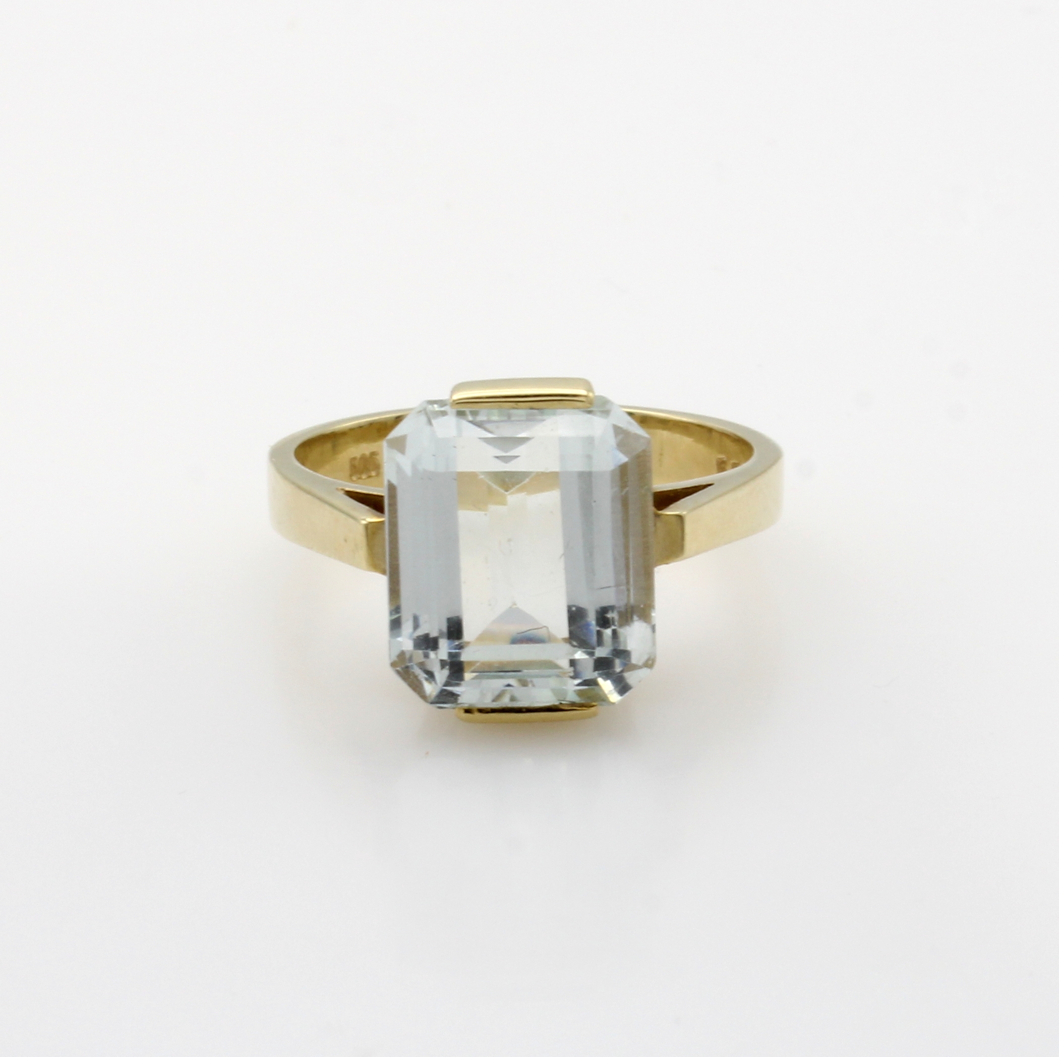 Image 27061003 - Ring mit Aquamarin, GG 585/000, acht eckigerAquamarin ca. 5,58 ct, M. ca. 10 x 12 mm, RW ...