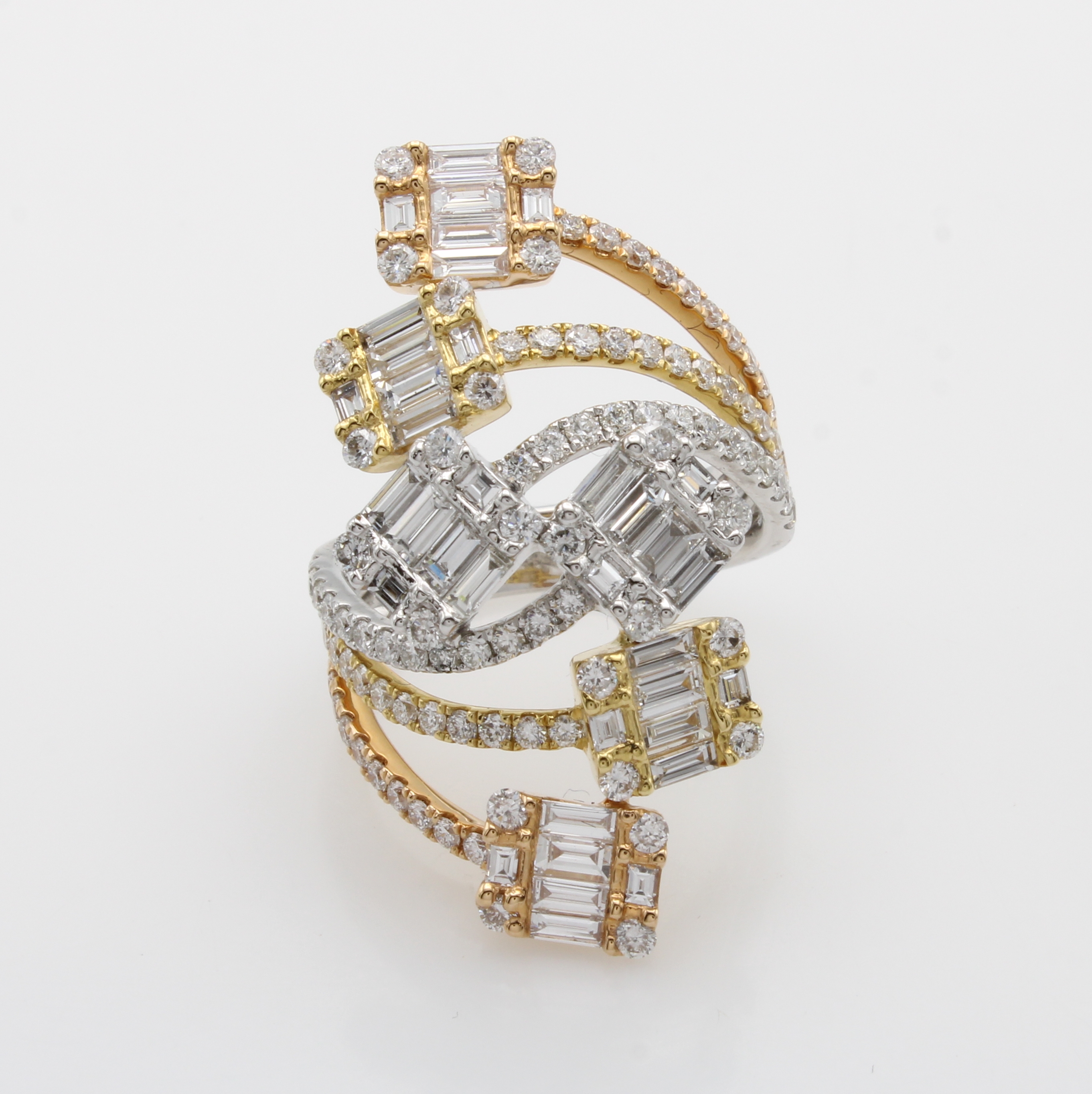 Image 27061004 - Ring mit Diamanten und Brillanten, WG/GG/RG 750/000, Diamantbaguettes zus. ca. 1.44 ct ...