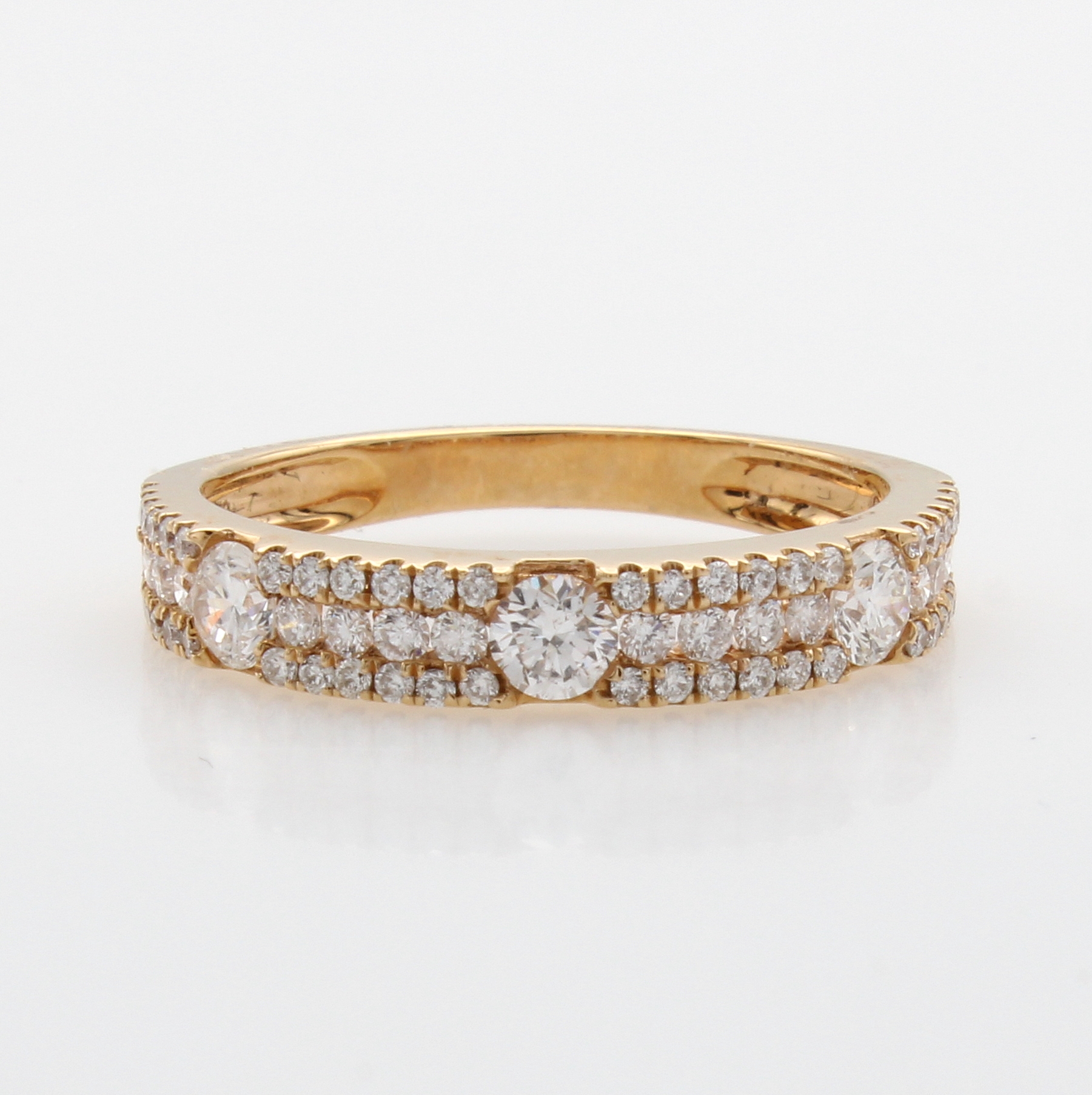 Image 27061013 - Ring mit Brillanten, RoséG 750/000, 3 Brill. zus. ca. 0.34 ct u. Besatzbrill. (in 3 ...