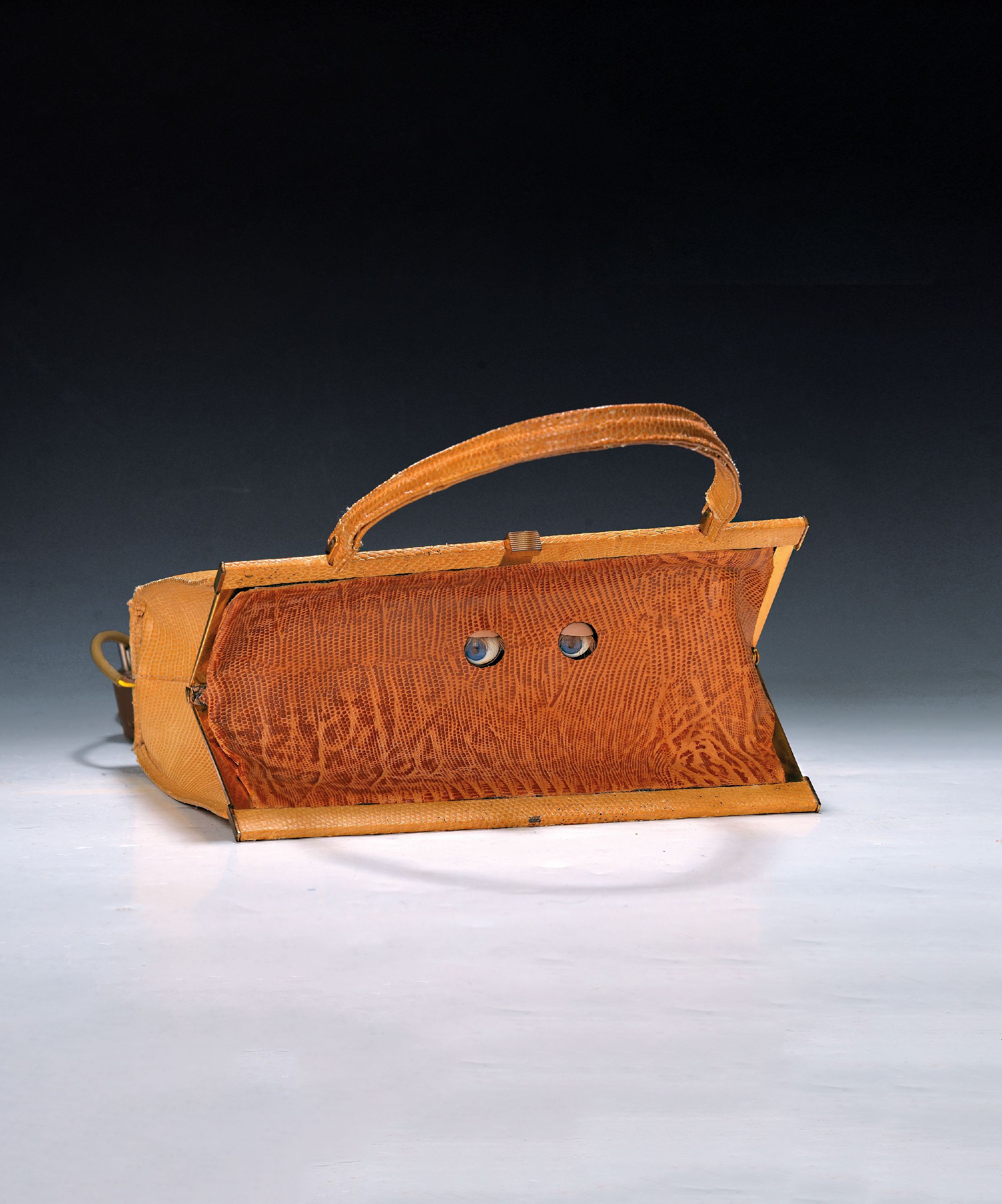 Image 27061022 - Anja Luithle, geb. 1968 Offenbach am Main, Objekt, ´Krokotasche´, in Form einer ...