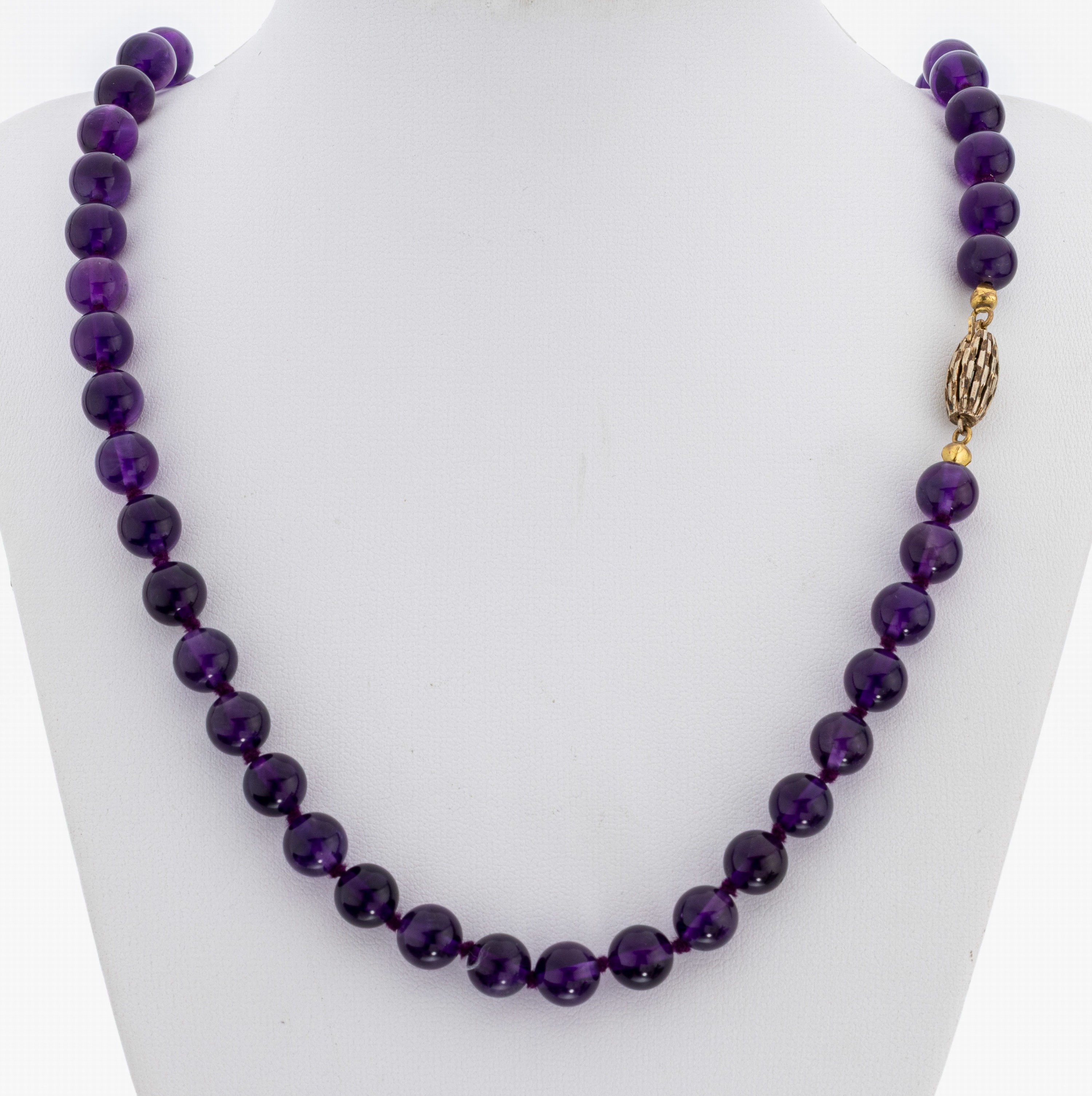 Image 27061038 - Amethyst-Collier, 78 Amethystkugeln, D. ca.8-8.8 mm, schöne Farbe, z.T. berieben, L. ...