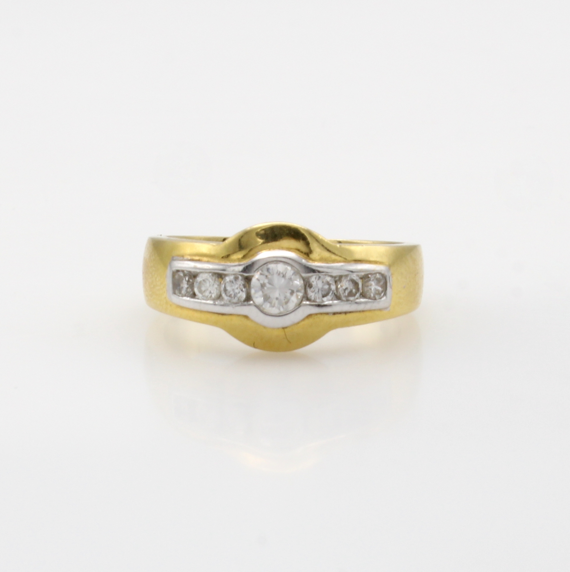 Image 27061048 - Ring mit Brillanten, GG 585/000, 7 Brill. inrhod. Fassungen zus. ca. 0.50 ct Weiß/si, ...