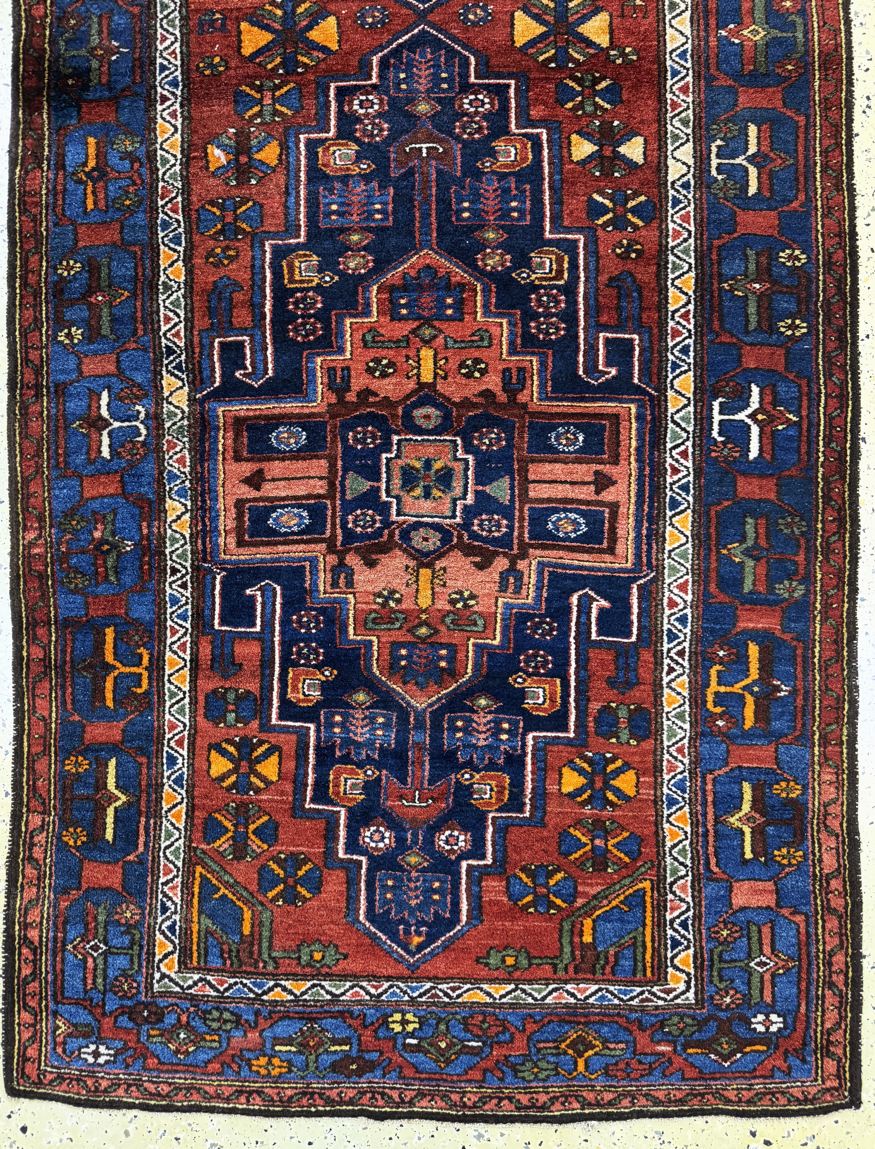 Detail b: Shahsawan, Persien, Mitte 20.Jhd, Wolle aufBaumwolle, ca. 290 x 115 cm, EHZ: 1-2