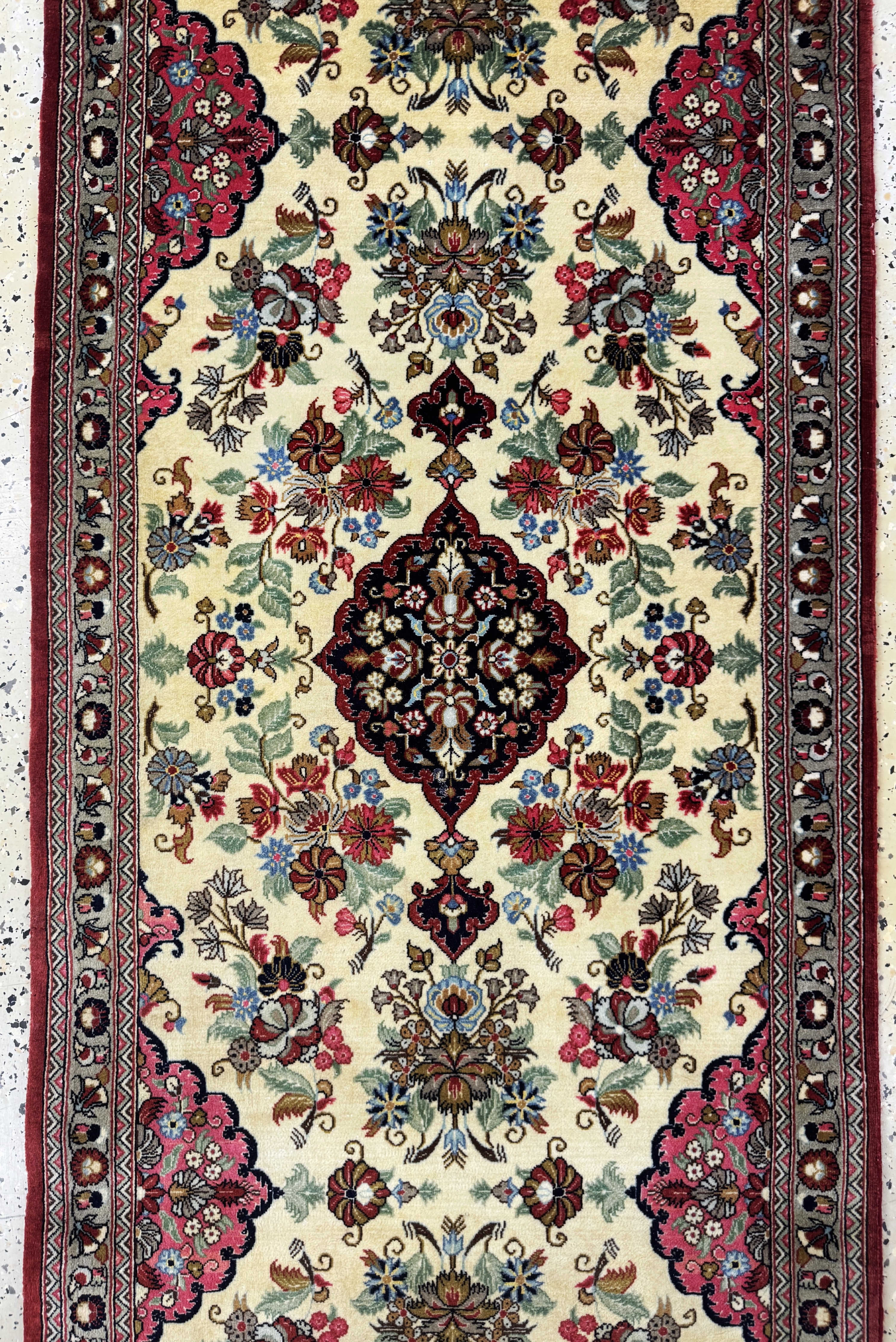 Detail b: Ghom Kork, Persien, Ende 20.Jhd, Korkwolle auf Baumwolle, ca. 400 x 78 cm, Reinigungsbedürftig, EHZ: 1-2