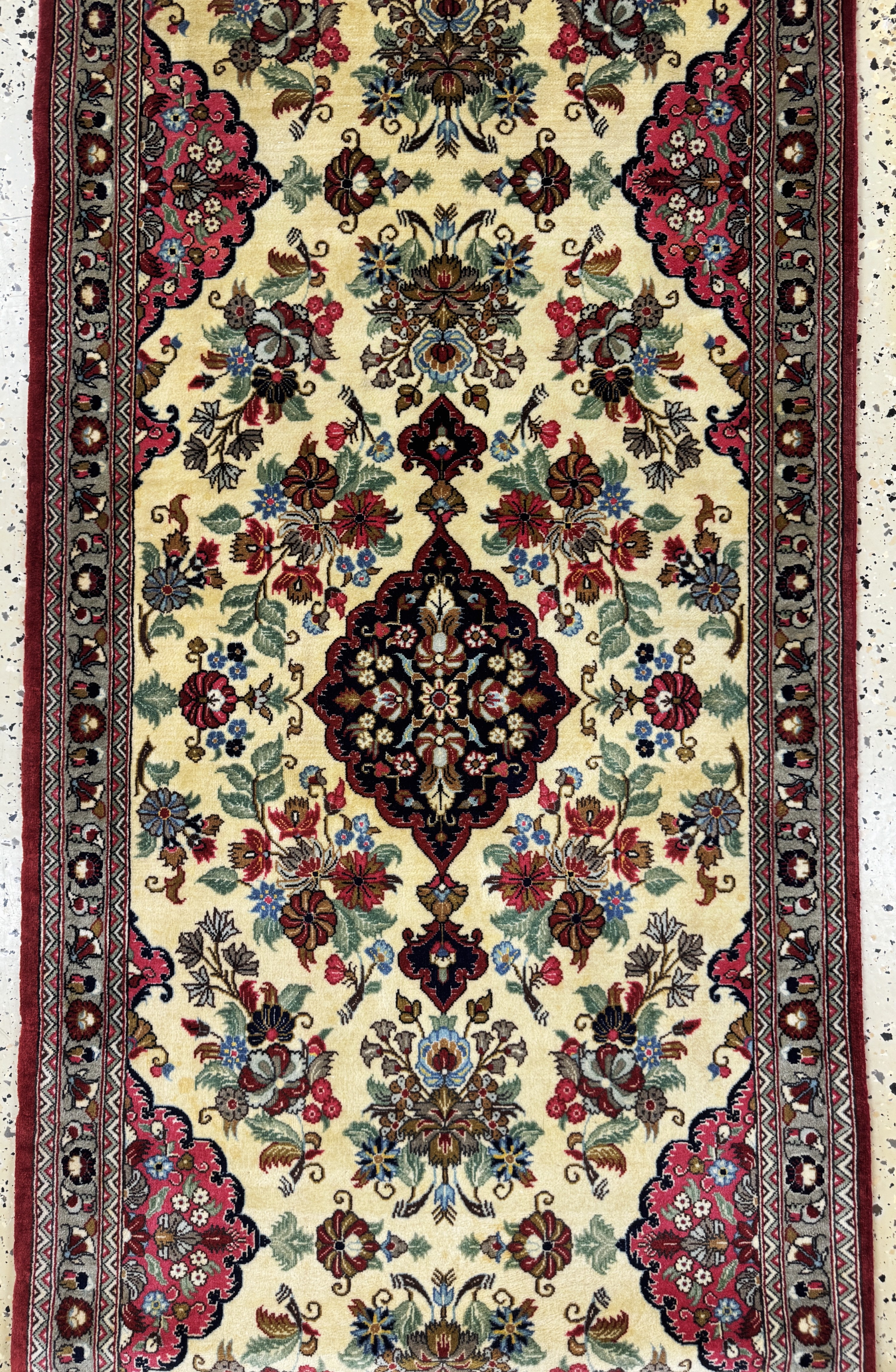 Detail c: Ghom Kork, Persien, Ende 20.Jhd, Korkwolle auf Baumwolle, ca. 400 x 78 cm, Reinigungsbedürftig, EHZ: 1-2