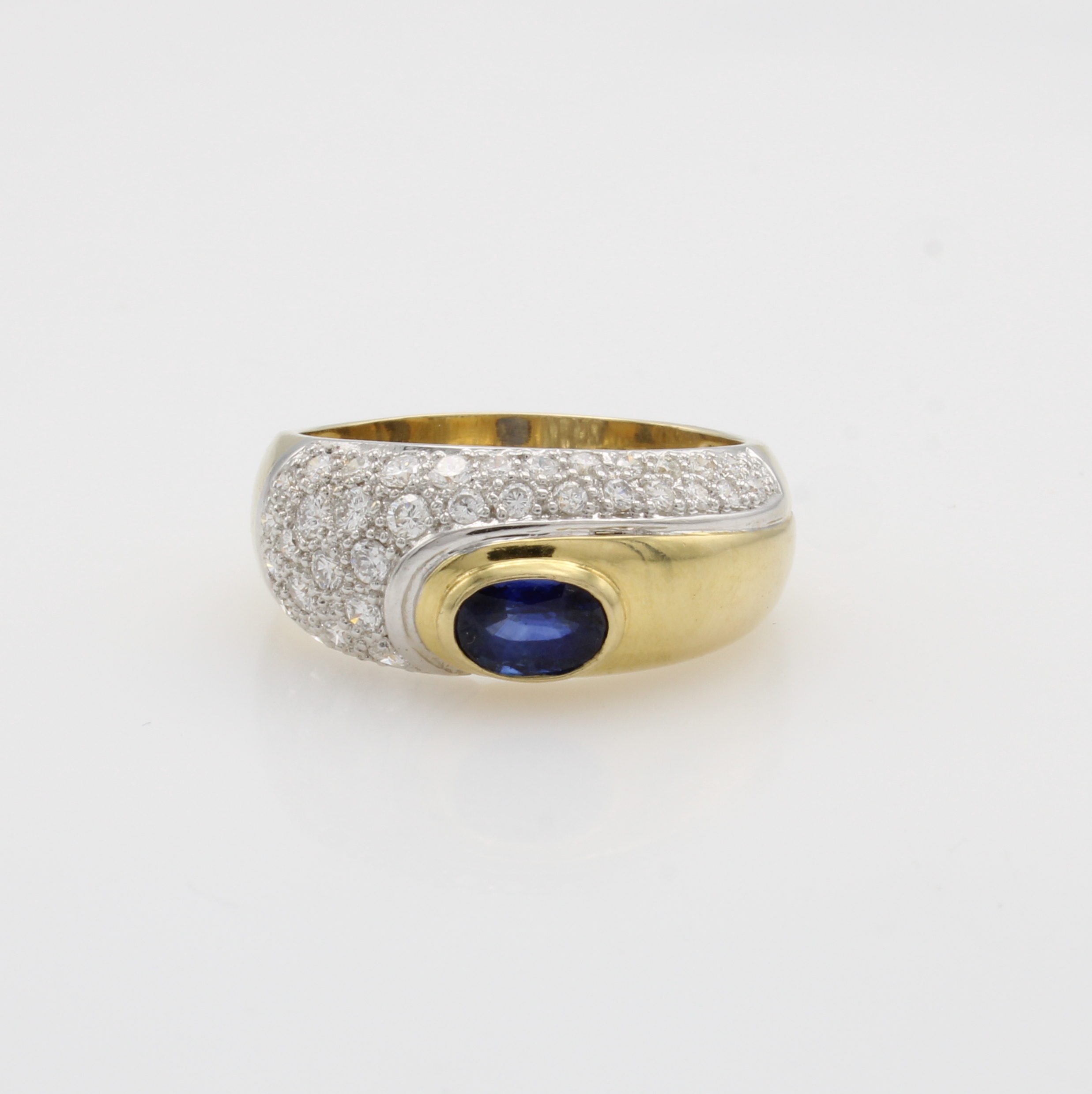 Image 27061072 - Ring mit Saphir und Brillanten, GG 585/000, ovaler Saphir in glatter Fassung, Brill. ...