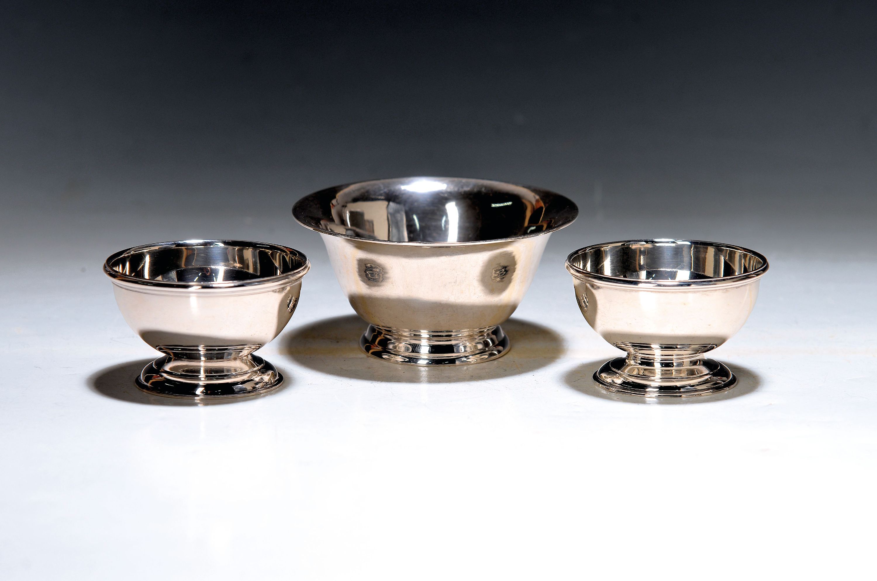 Image 27061098 - Drei Fußschälchen, Sterlingsilber, 2. Hälfte 20. Jh., 2 x Made for Grogan Company, 1 ...