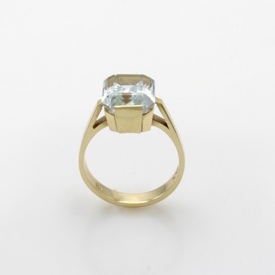 27061003a - Ring mit Aquamarin, GG 585/000, acht eckigerAquamarin ca. 5,58 ct, M. ca. 10 x 12 mm, RW ...