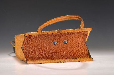 27061022k - Anja Luithle, geb. 1968 Offenbach am Main, Objekt, ´Krokotasche´, in Form einer ...