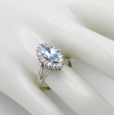 27061027b - Ring mit Aquamarin und Brillanten, WG 585/000,navettef. Aquamarin ca. 1,29 ct, Brill. ...