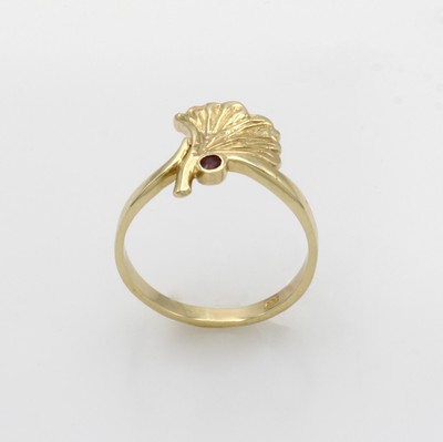 27061028a - Ring ´Ginkgoblatt´ mit Rubin, GG 585/000, runder Rubin, RW ca. 57 Schätzpreis: 960, - ...