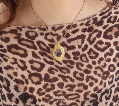 27061033a - 18 kt Gold Opal-Anhänger, GG 750/000, Oberfläche strukt., Boulderopal mit schönem ...