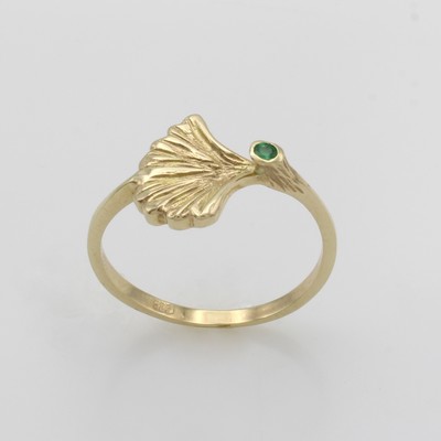 27061043a - Ring ´Ginkgoblatt´ mit Smaragd, GG 585/000, runder Smaragd, RW ca. 56 Schätzpreis: 630, ...