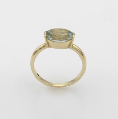 27061044a - Ring mit Aquamarin, GG 585/000, ovaler Aquamarin, M. ca. 10 x 12 mm, RW ca. 56 ...