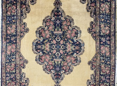 27061049b - Kerman Kork fein, Persien, Ende 20.Jhd, Korkwolle auf Baumwolle, ca. 210 x 120 cm, ...