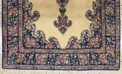 27061049c - Kerman Kork fein, Persien, Ende 20.Jhd, Korkwolle auf Baumwolle, ca. 210 x 120 cm, ...