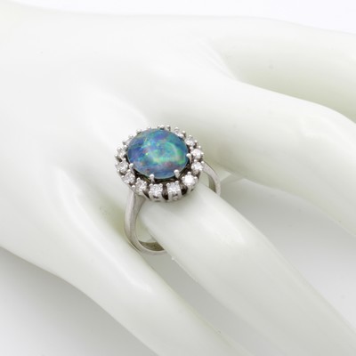 27061050b - Ring mit Opaltriplette und Brillanten, WG 585/000, Brill. zus. ca. 0,56 Weiß/si, ...