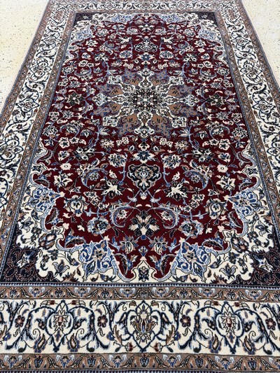 27061052f - Nain fein(9 La), Persien, Mitte 20.Jhd, Korkwolle mit Seide, ca. 265 x 166 cm, ca. ...