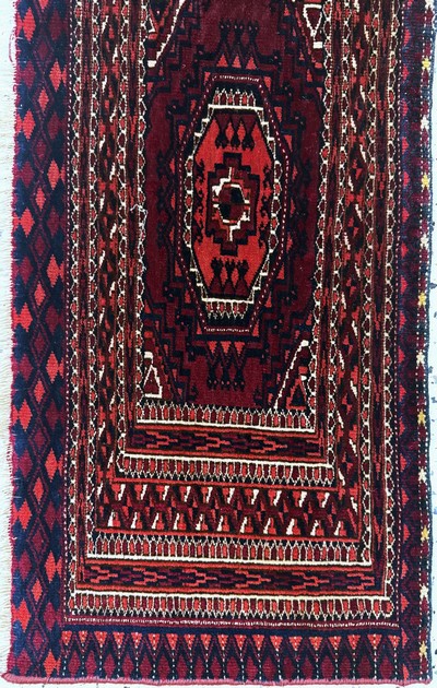 27061055b - Tekke Torba, Turkmenistan, um 1900, Wolle auf Wolle, ca. 113 x 35 cm, EHZ: 2 ...