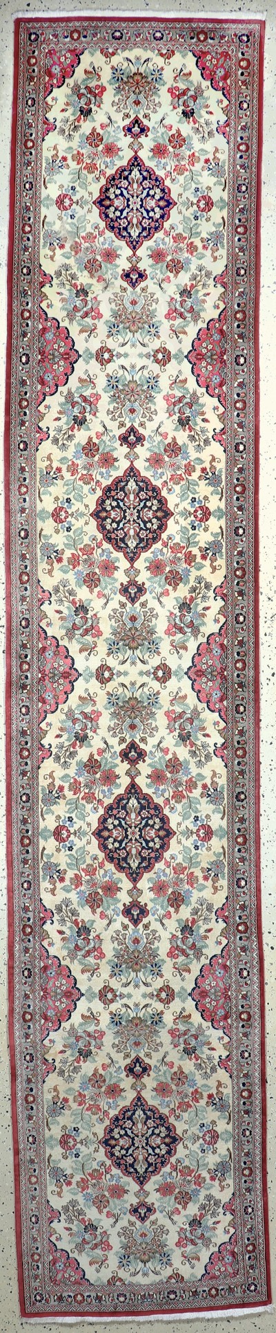 Image Ghom Kork, Persien, Ende 20.Jhd, Korkwolle auf Baumwolle, ca. 400 x 78 cm, ...