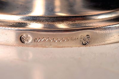 27061068b - Klassizistische Deckelschale, wohl, Frankreich, um 1780, Tremoulierstich, gemarkt: ...