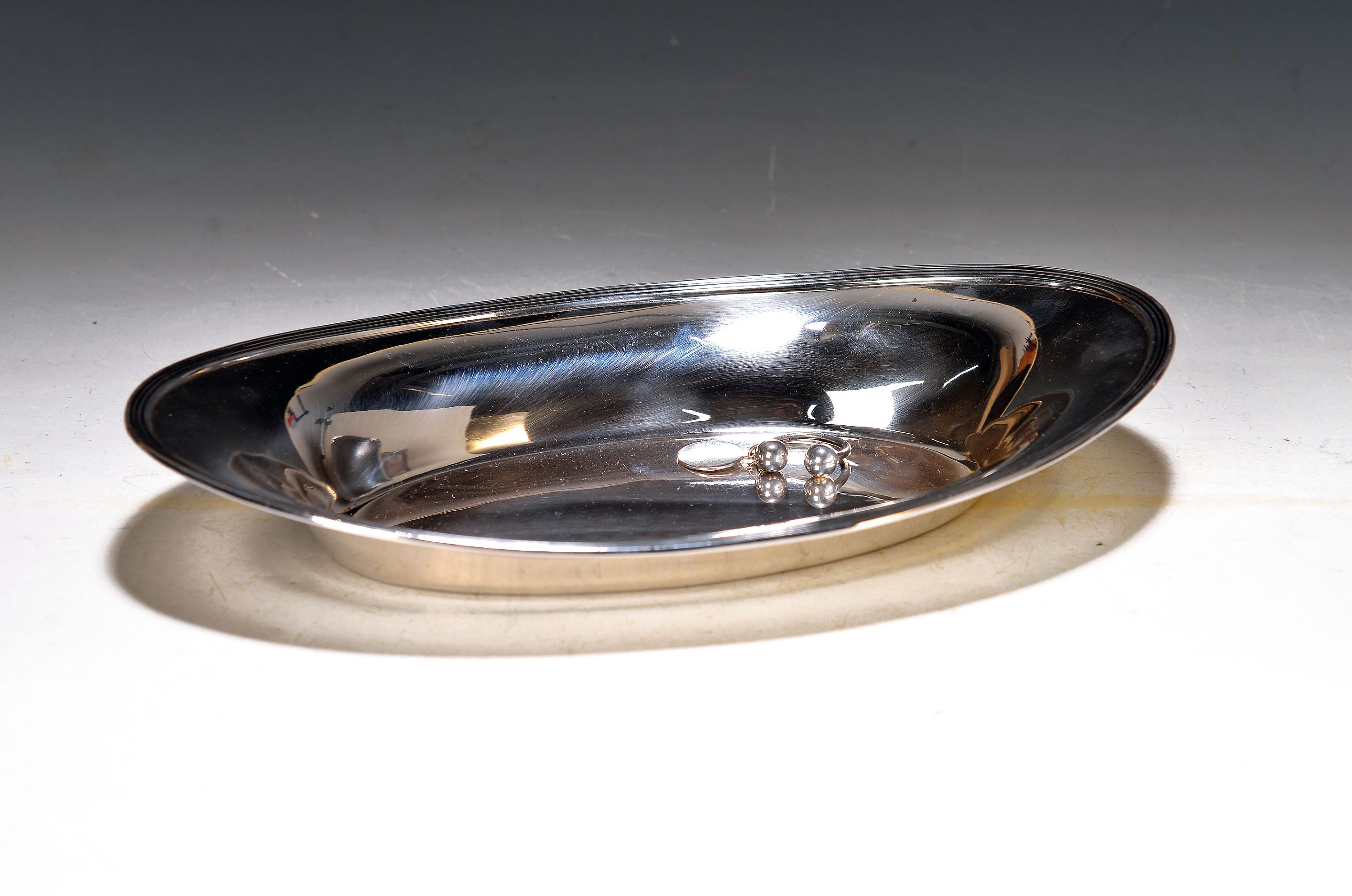 Image 27061100 - Ovale Silberschale und Schlüsselanhänger, Tiffany & Co, Sterlingsilber, num. 17780 u. ...