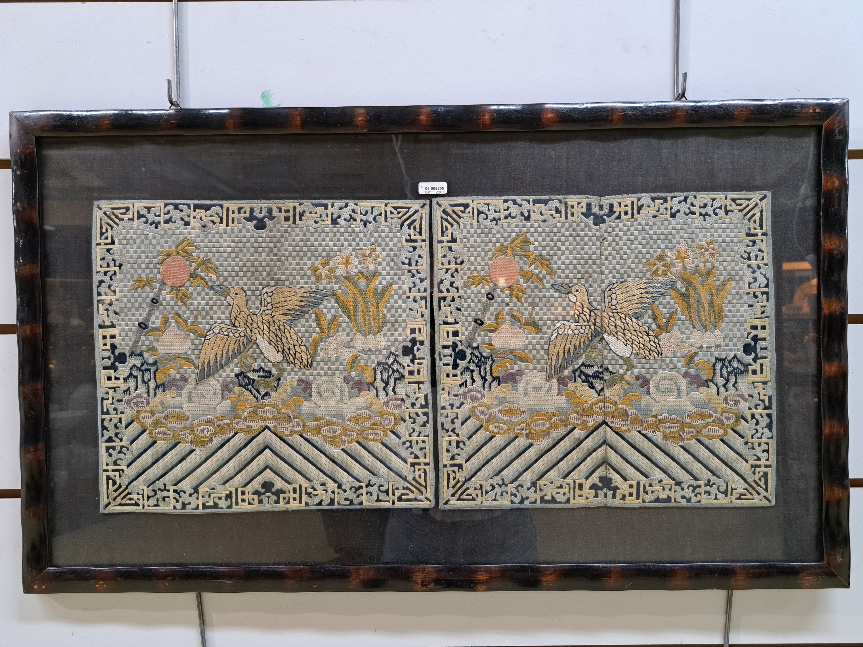 Detail c: 4 Blattstichstickereien, China, um 1900, 2x Kranich in Wolken, je ca. 30x30cm, 2x Vogel in Landschaft zur Sonne auffliegend, je ca. 27x30cm, immer 2 ...