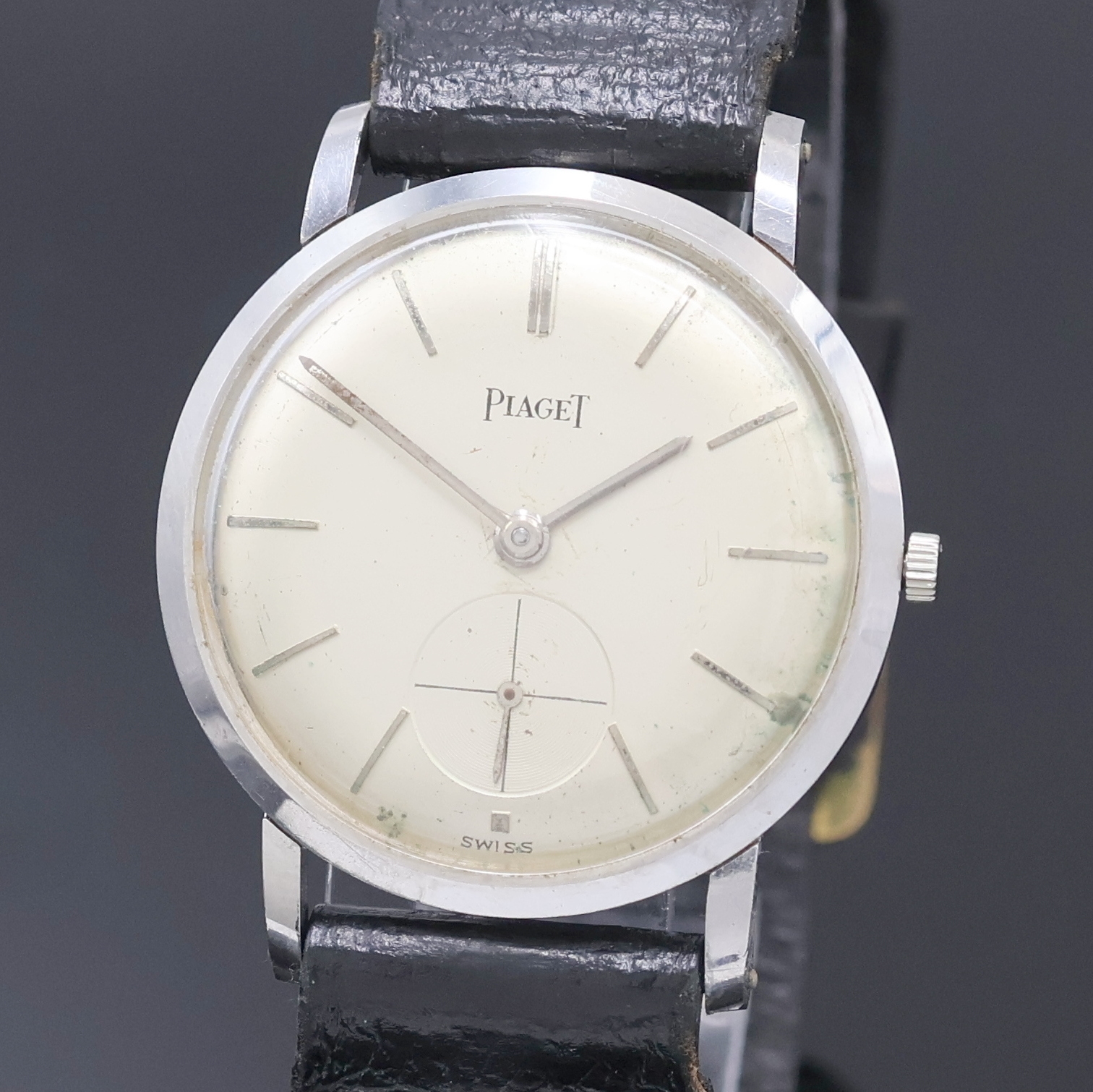 Detail a: PIAGET seltene Armbanduhr in Stahl Referenz 10821, Schweiz 1960er Jahre, 3-teil. Geh., Boden und Glasrand aufgedr., silb. Zifferbl. m. aufgel. ...