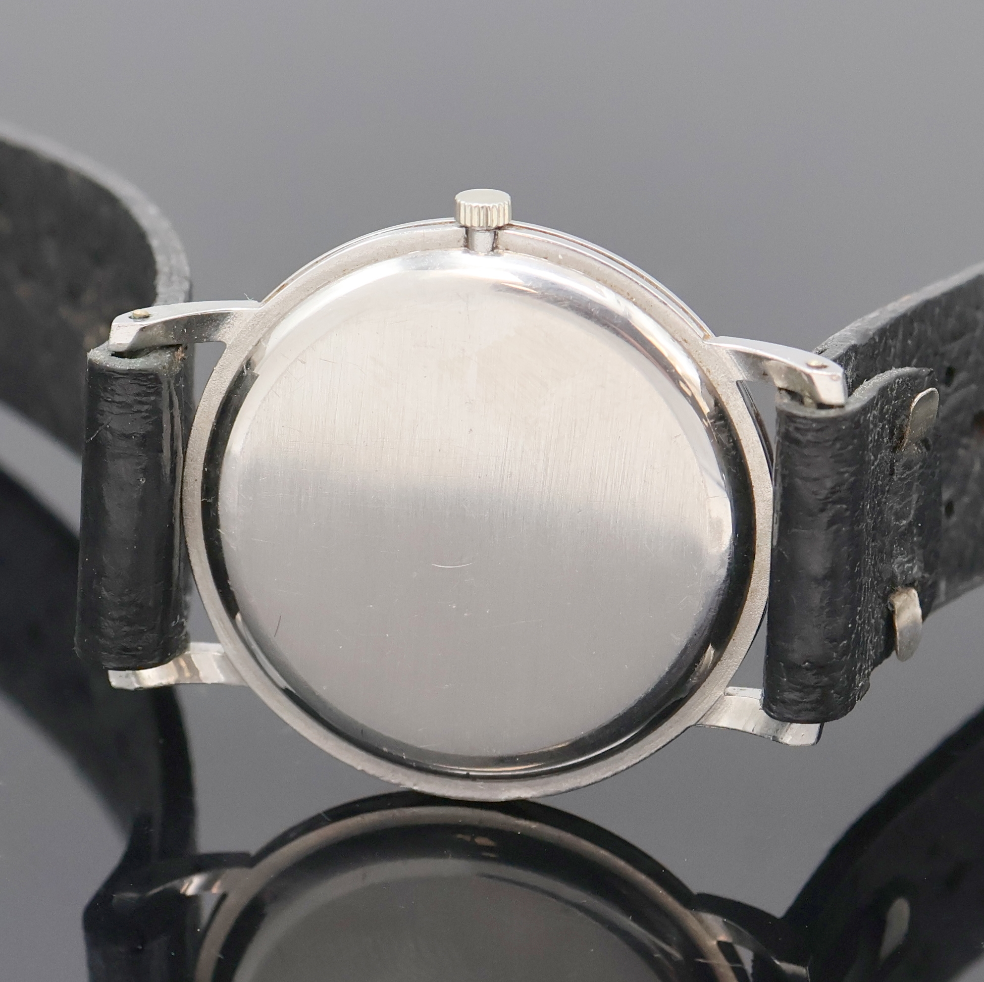 Detail e: PIAGET seltene Armbanduhr in Stahl Referenz 10821, Schweiz 1960er Jahre, 3-teil. Geh., Boden und Glasrand aufgedr., silb. Zifferbl. m. aufgel. ...
