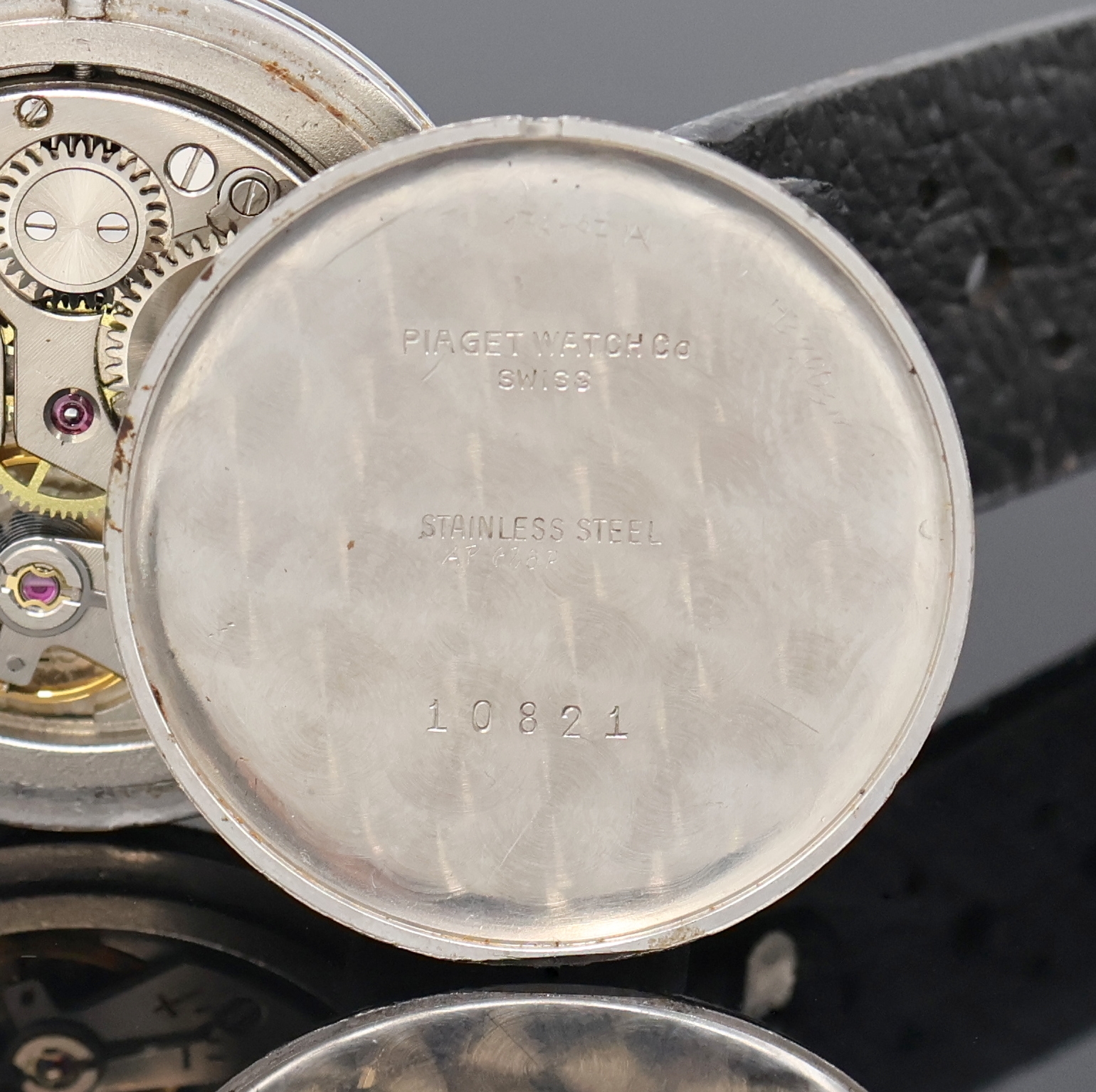 Detail g: PIAGET seltene Armbanduhr in Stahl Referenz 10821, Schweiz 1960er Jahre, 3-teil. Geh., Boden und Glasrand aufgedr., silb. Zifferbl. m. aufgel. ...