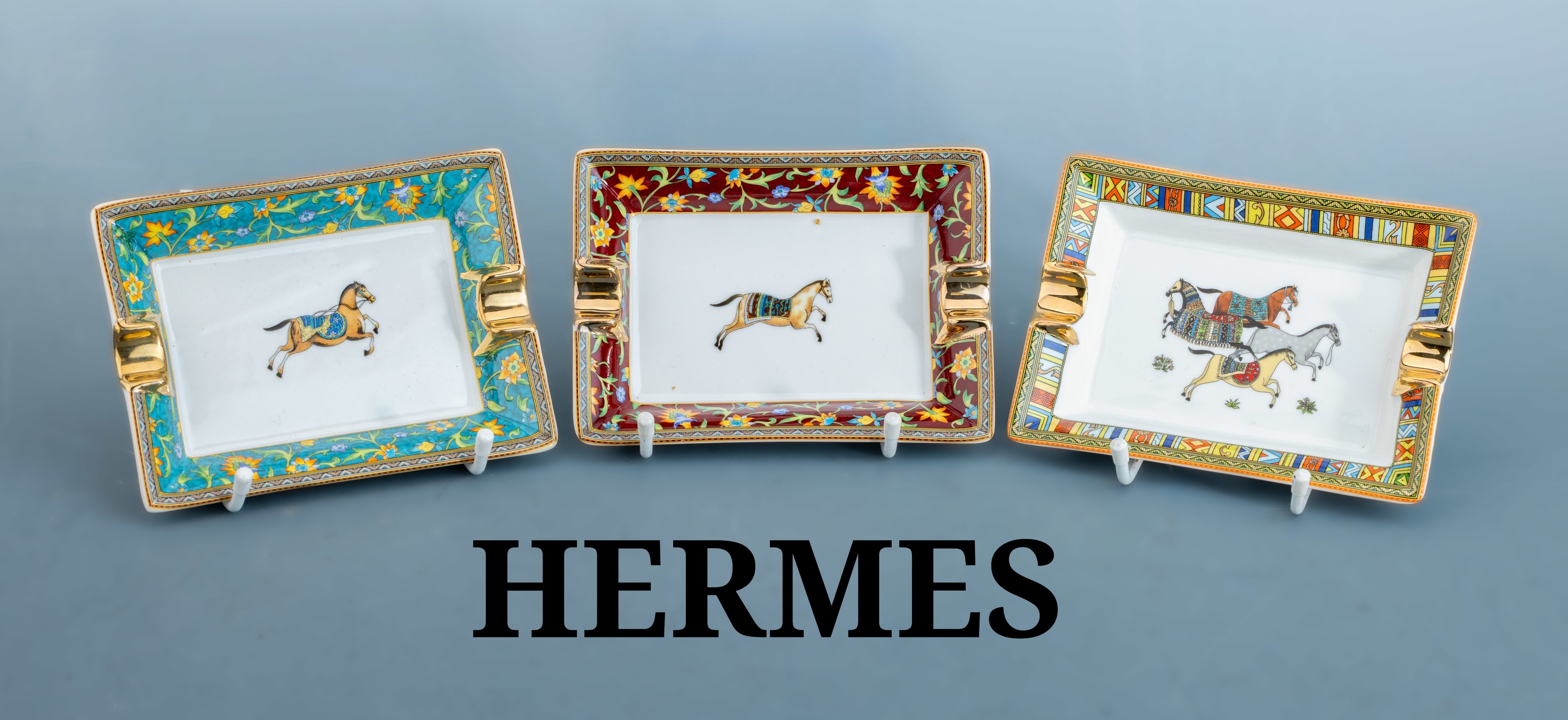 Image 27061408 - Lot 3 HERMES ashtrays , porcelain, 1 x model ´Cheval d´Orient´, white ground, edge with ...