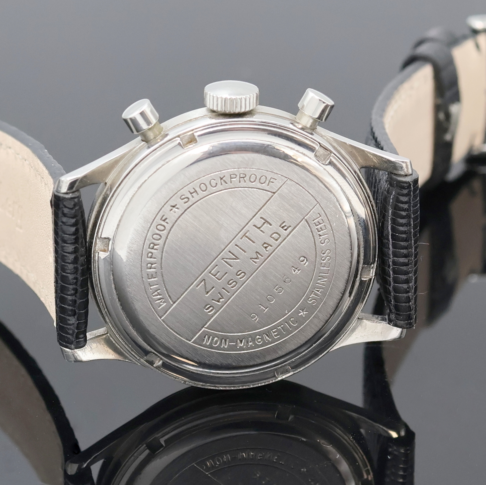 Detail d: ZENITH seltener Military Schaltradchronograph in Stahl, Schweiz 1950er Jahre, Handaufzug, Boden verschr., schwarzes Kontrastzifferbl. rest., vers. ...
