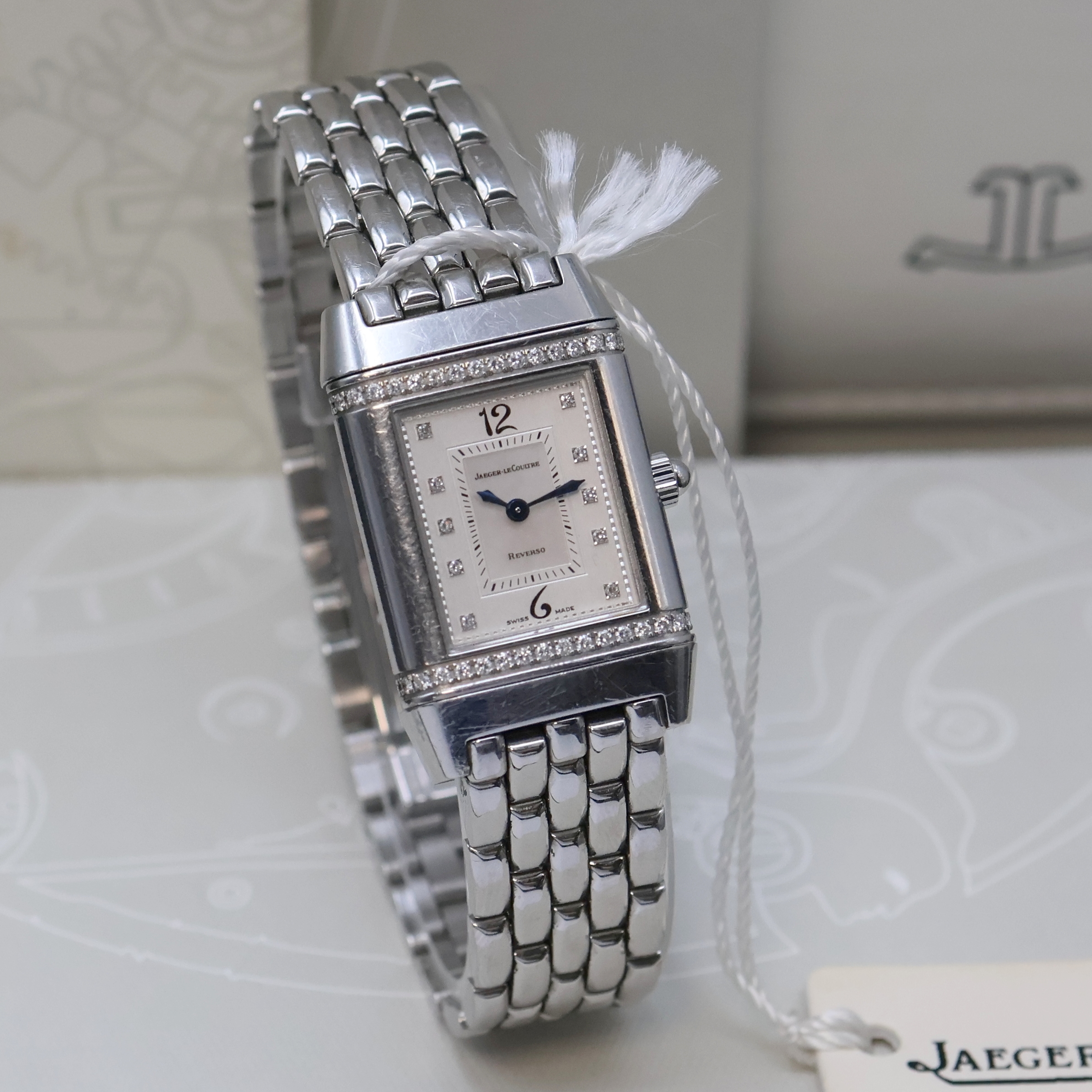 Detail b: Jaeger-LeCoultre Reverso Damenarmbanduhr in Stahl mit Brillanten Referenz 265.882.006, quarz, um 180 Grad drehbares Wendegehäuse inkl. orig. ...