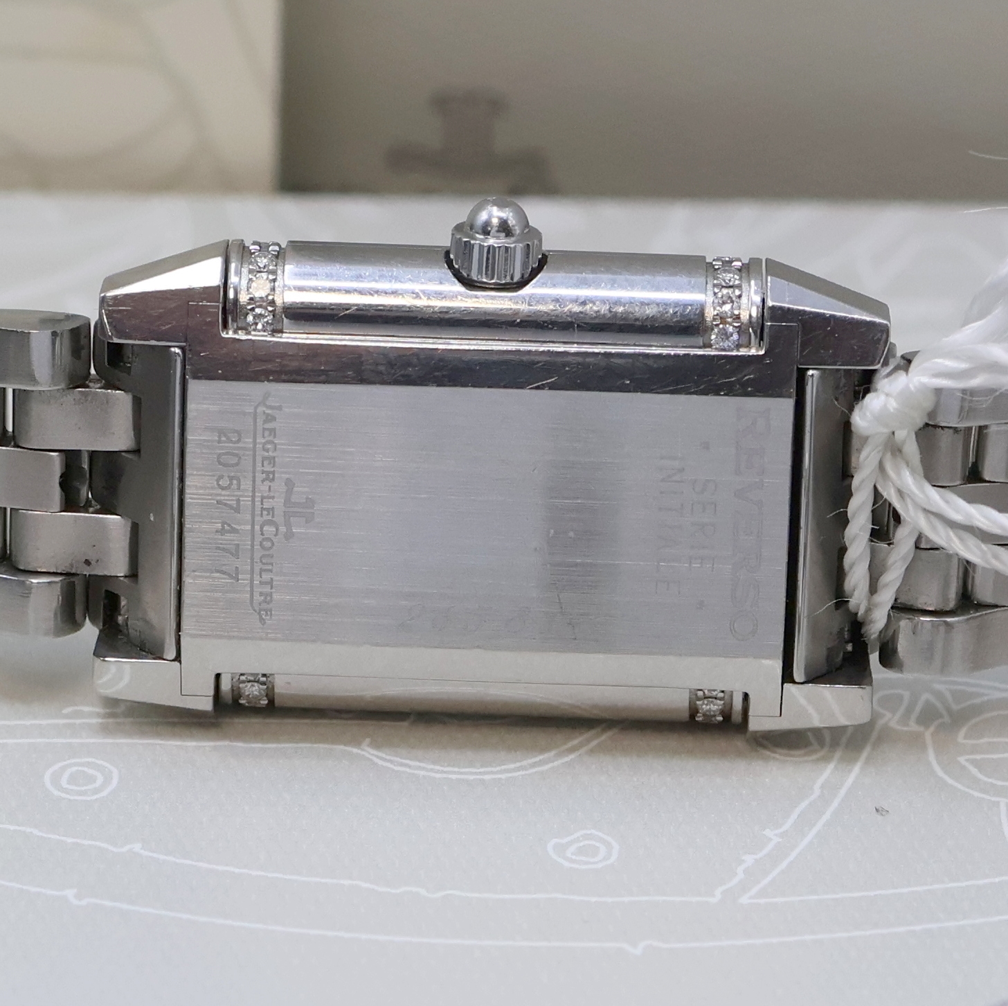 Detail e: Jaeger-LeCoultre Reverso Damenarmbanduhr in Stahl mit Brillanten Referenz 265.882.006, quarz, um 180 Grad drehbares Wendegehäuse inkl. orig. ...