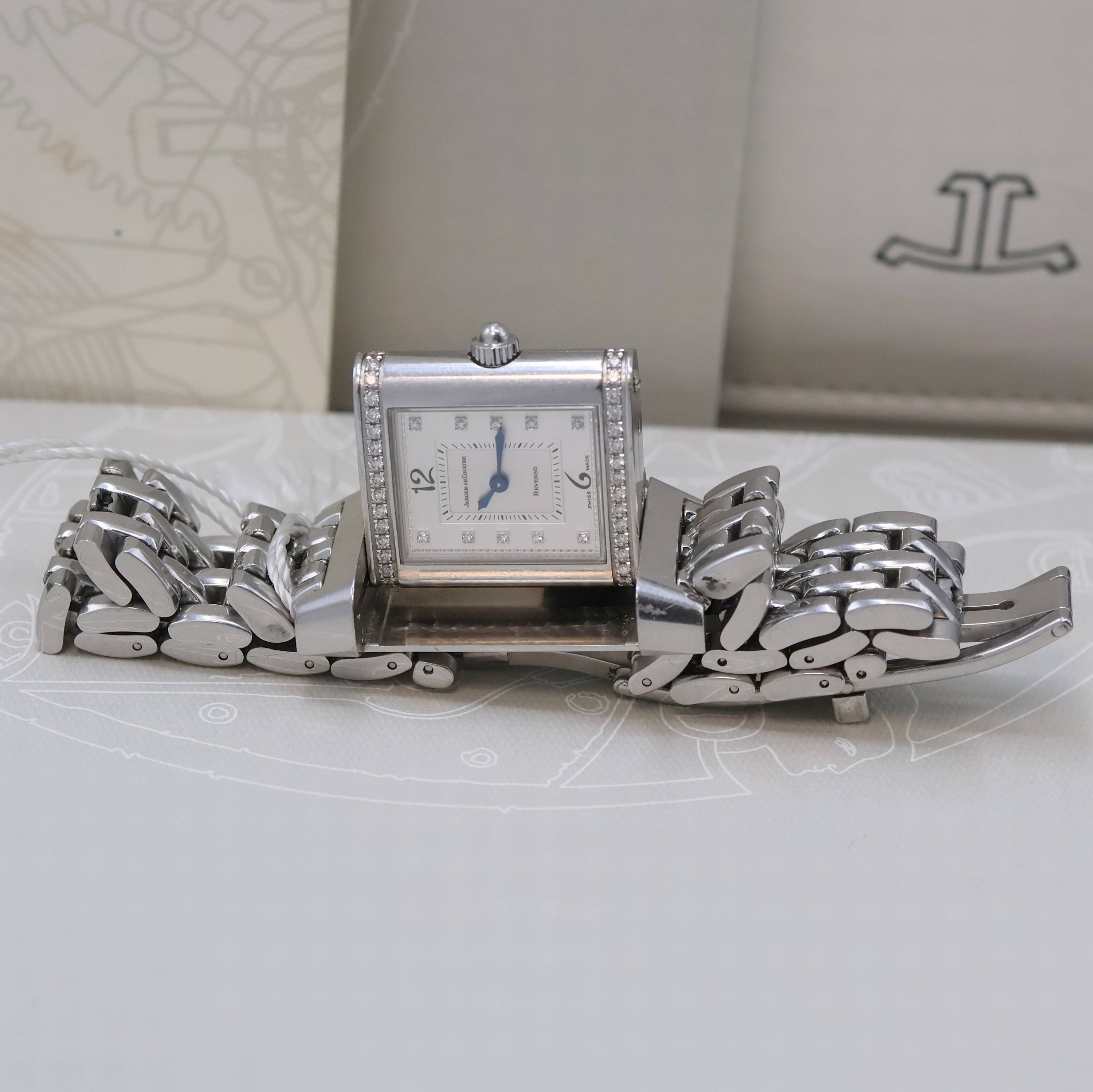 Detail f: Jaeger-LeCoultre Reverso Damenarmbanduhr in Stahl mit Brillanten Referenz 265.882.006, quarz, um 180 Grad drehbares Wendegehäuse inkl. orig. ...