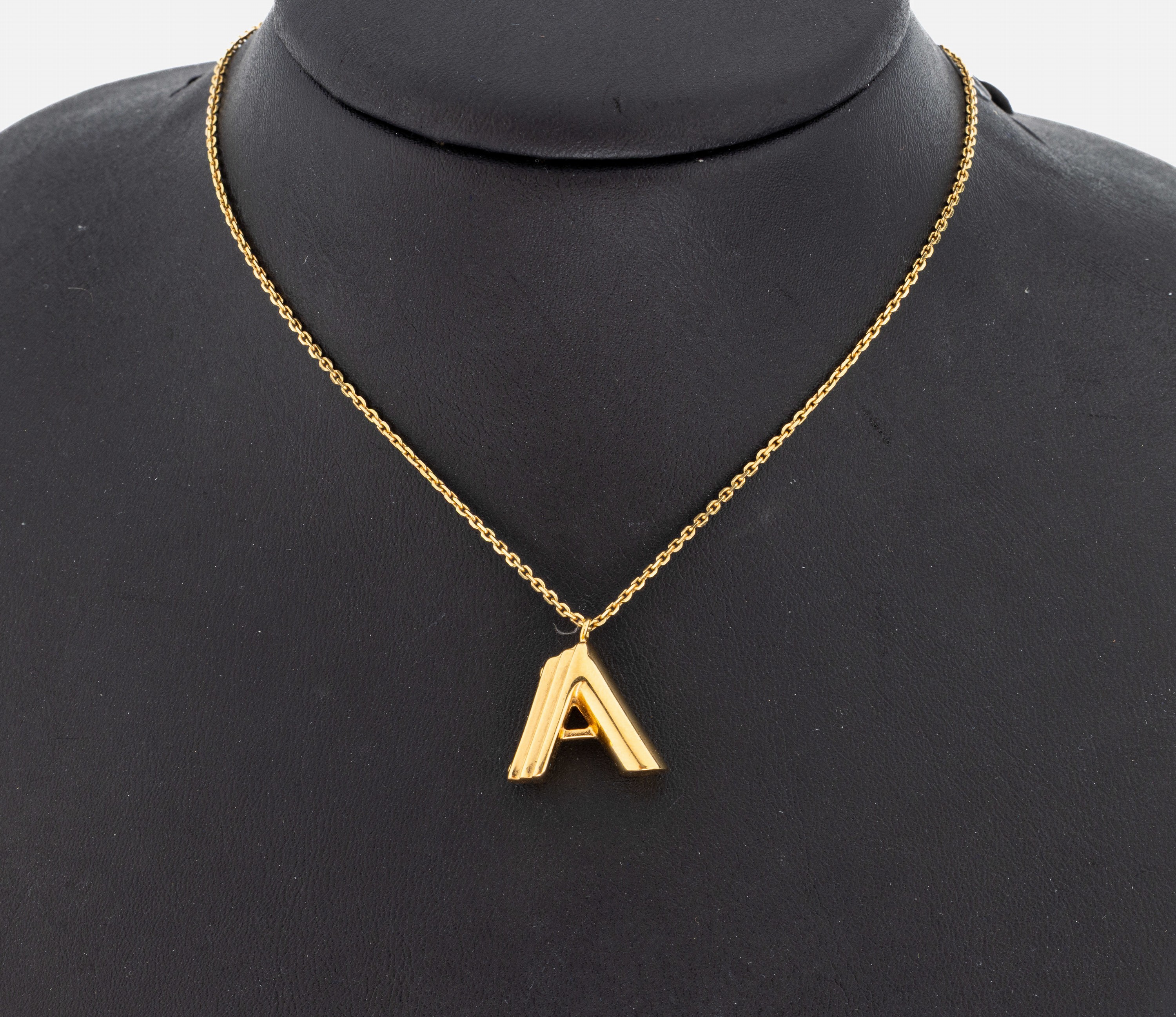 Image 27061431 - LOUIS VUITTON Collier, Metall verg., Buchstabenanhänger A, L. variabel ca. 55-61 cm, ...