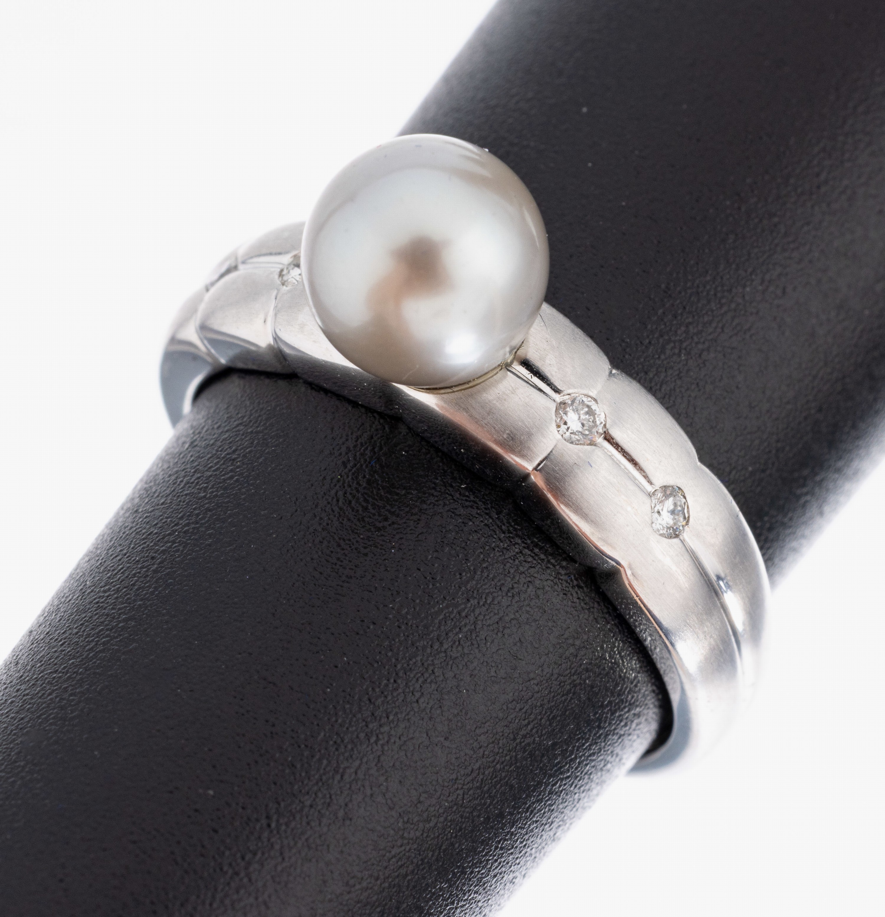 Image 27061435 - 14 kt gold pearl-brilliant-ring , YG 585/000, satin finished, centered silvergrey ...