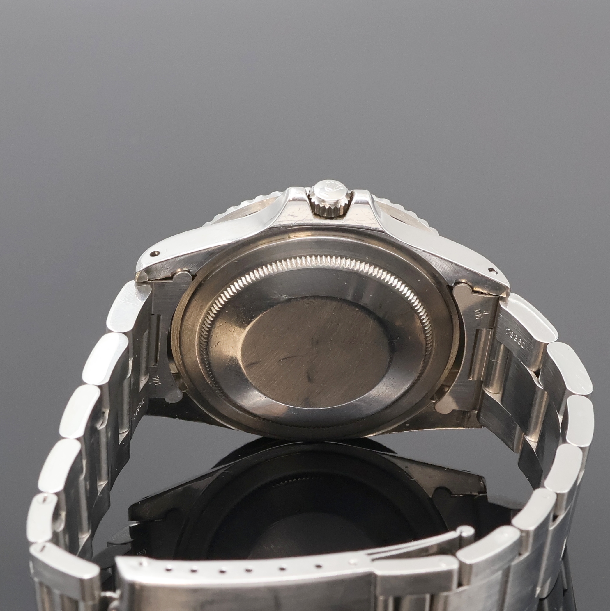 Detail e: ROLEX Oyster Perpetual GMT-Master Herrenarmbanduhr Referenz 1675, Schweiz um 1977, Automatik, Chronometer der Superlative in Edelstahl inkl. ...
