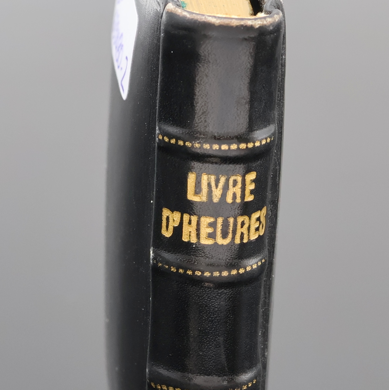 Detail c: REX Reisewecker in Hülle in Form eines Buches, Schweiz um 1960, Handaufzug, verg. Geh., Werk unter Staubschutz, silb. guill. Zifferbl. m. gold. ...